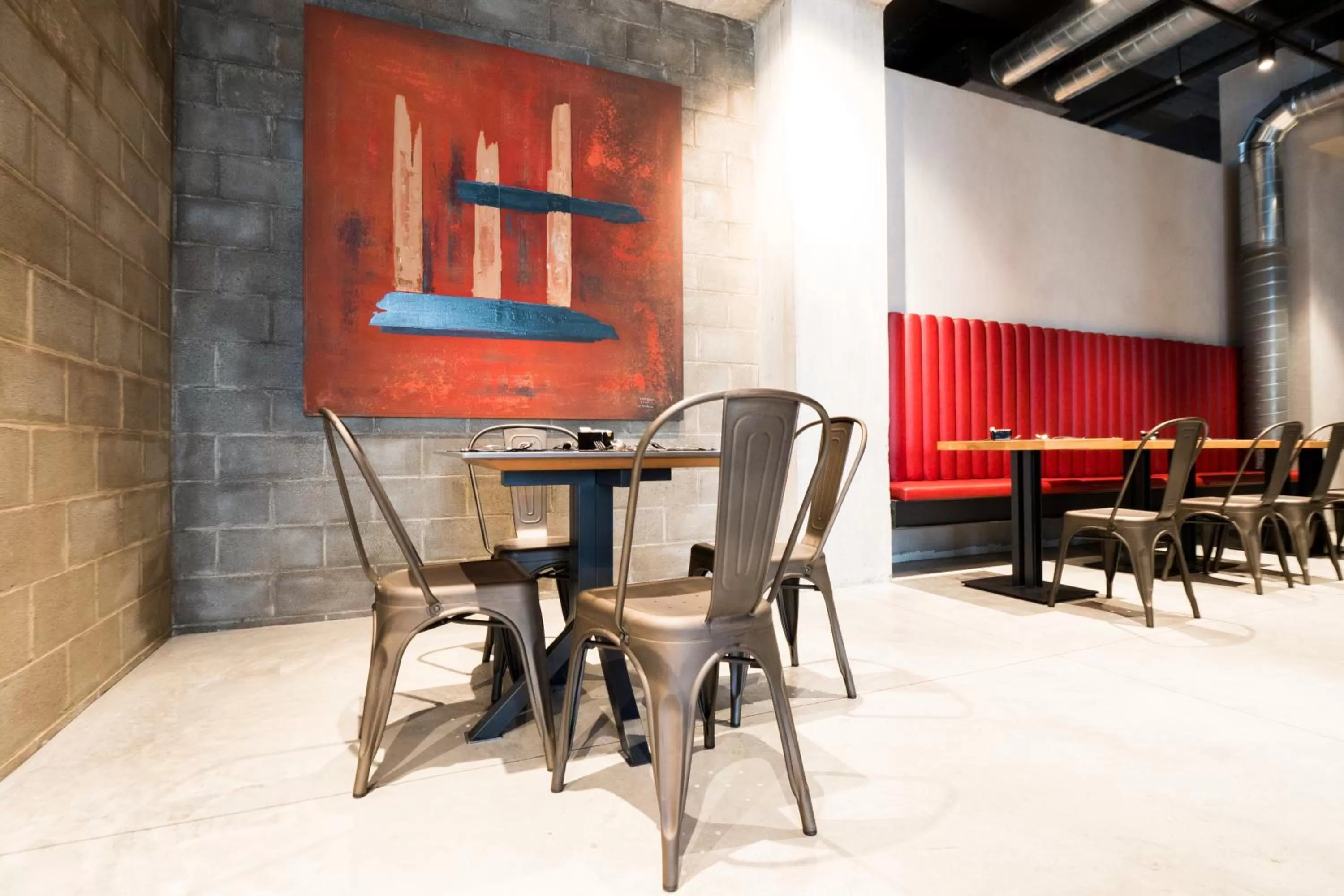 Restaurant/places to eat in J24 Hotel Milano