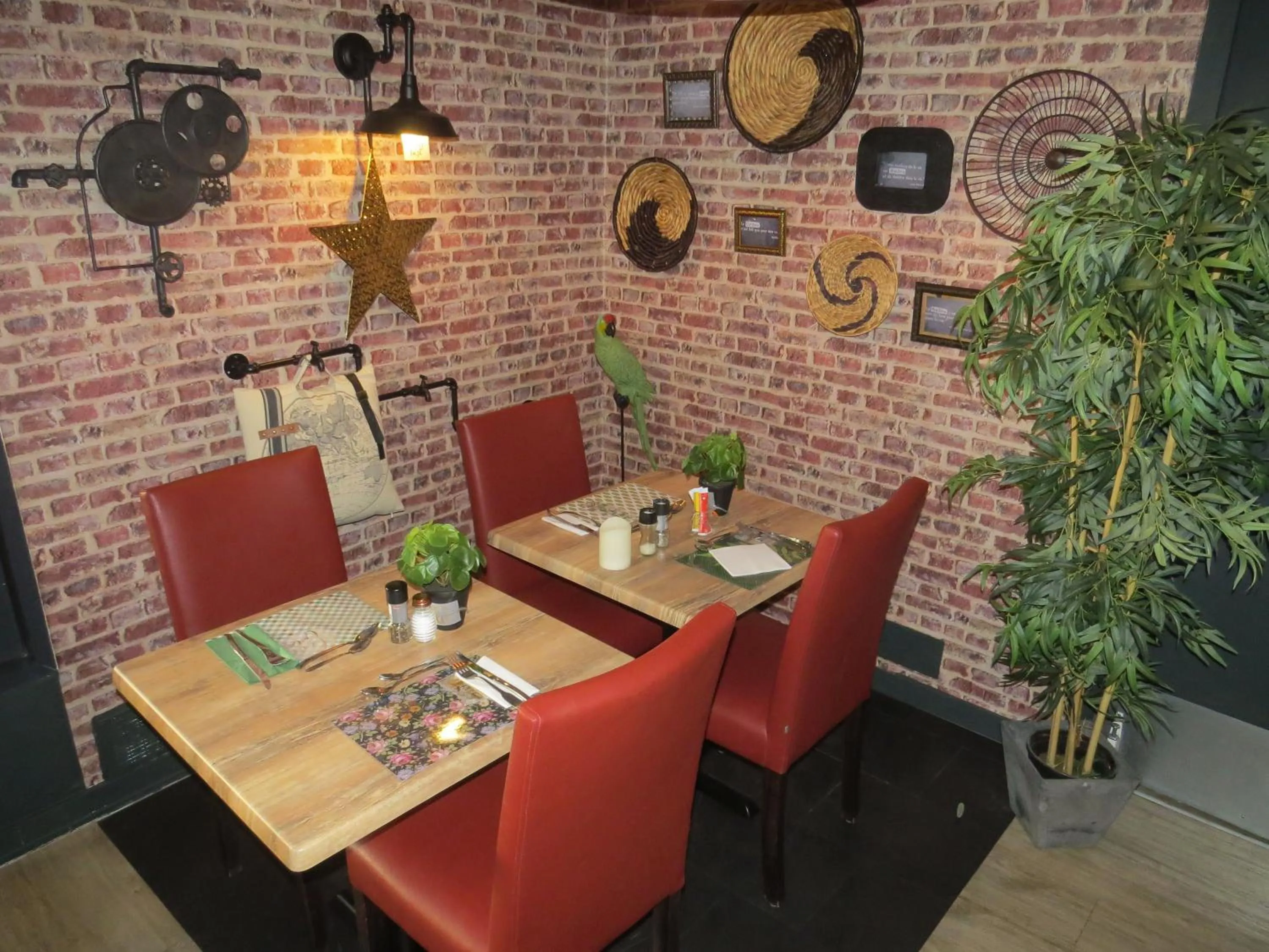 Restaurant/places to eat in Hôtel Kyriad Cap Sud