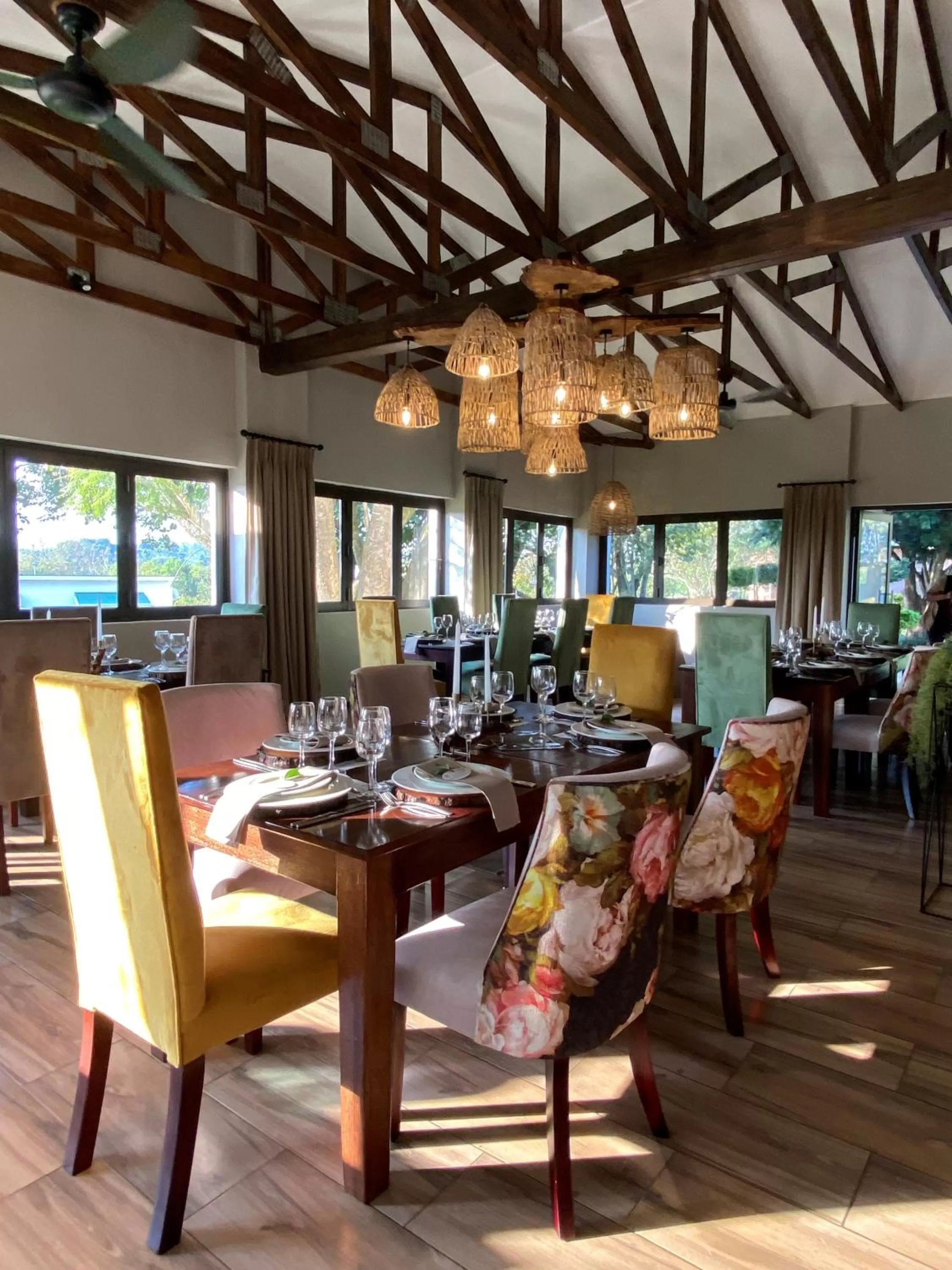 Restaurant/places to eat in Nut Grove Boutique Hotel