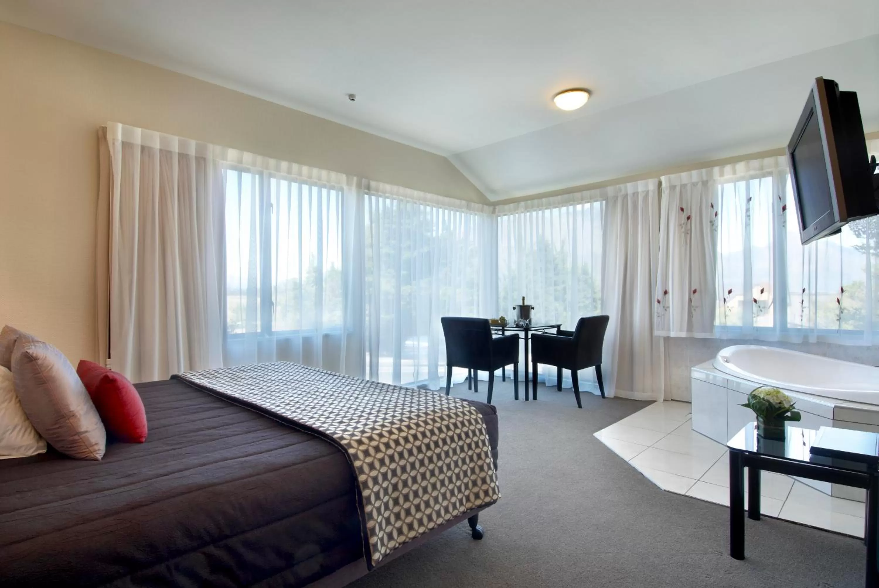 Spa and wellness centre/facilities, Bed in Hurley's of Queenstown