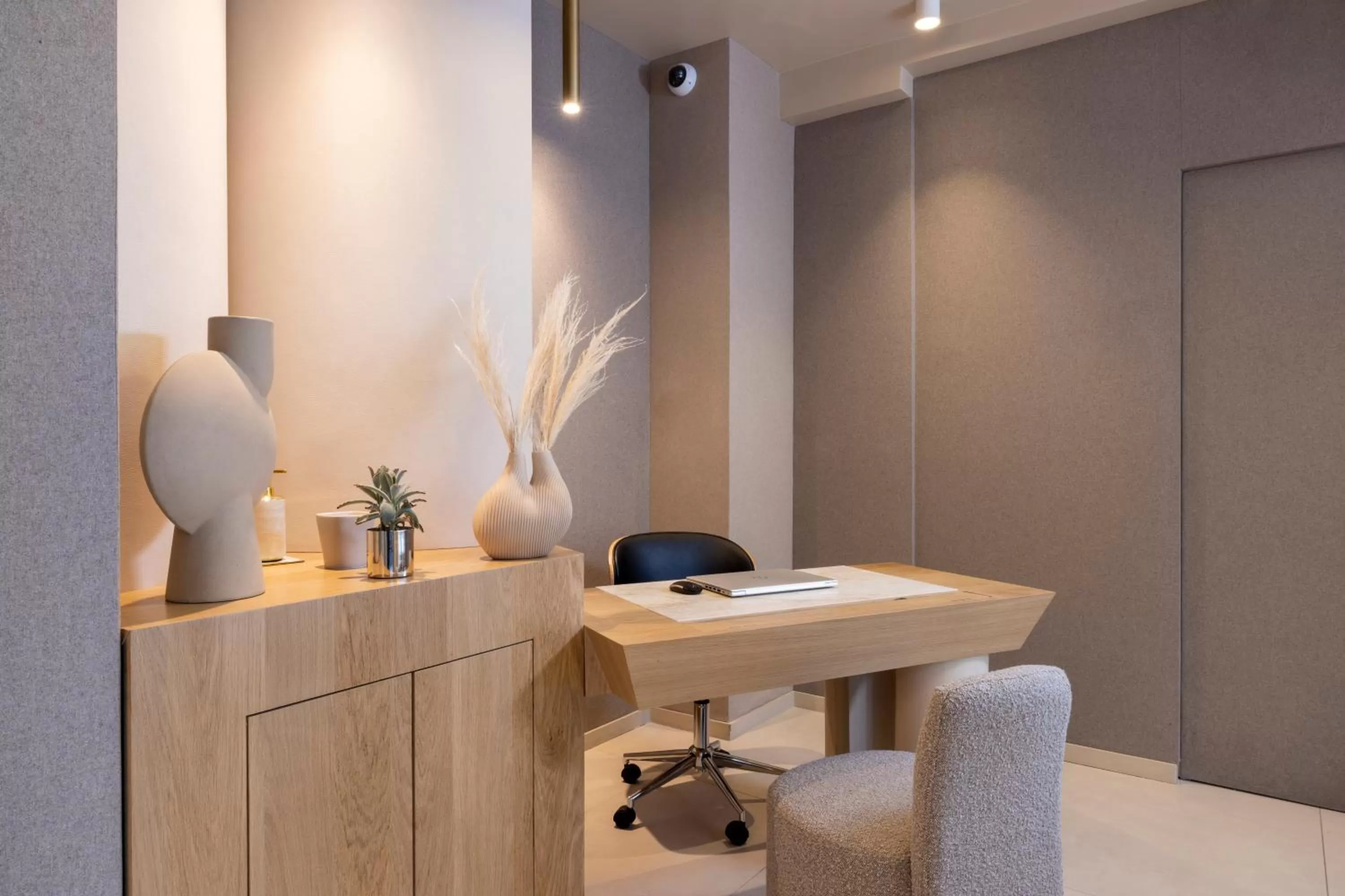 Lobby or reception in Hôtel Beige