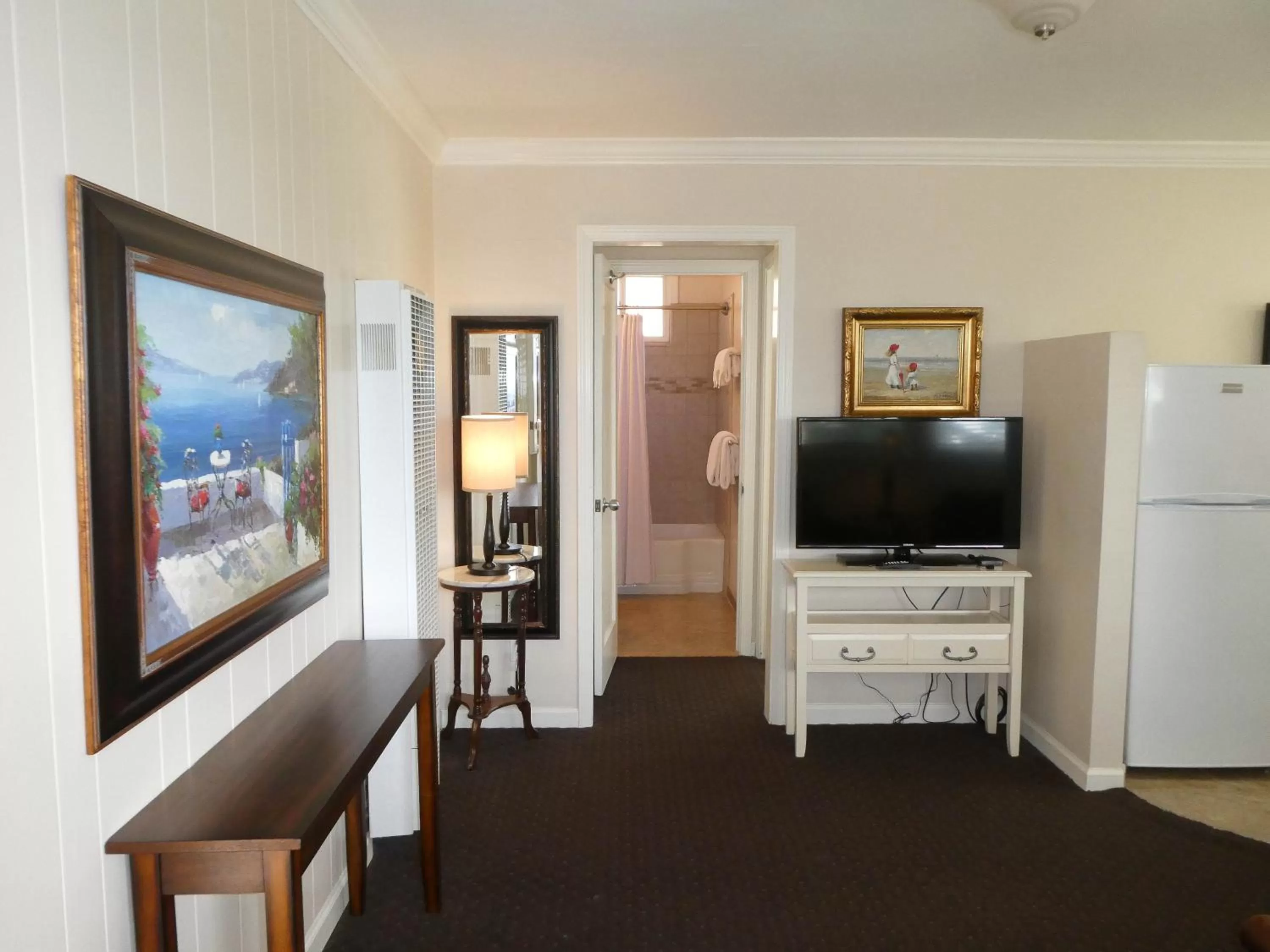 Decorative detail, TV/Entertainment Center in Briarwood Inn