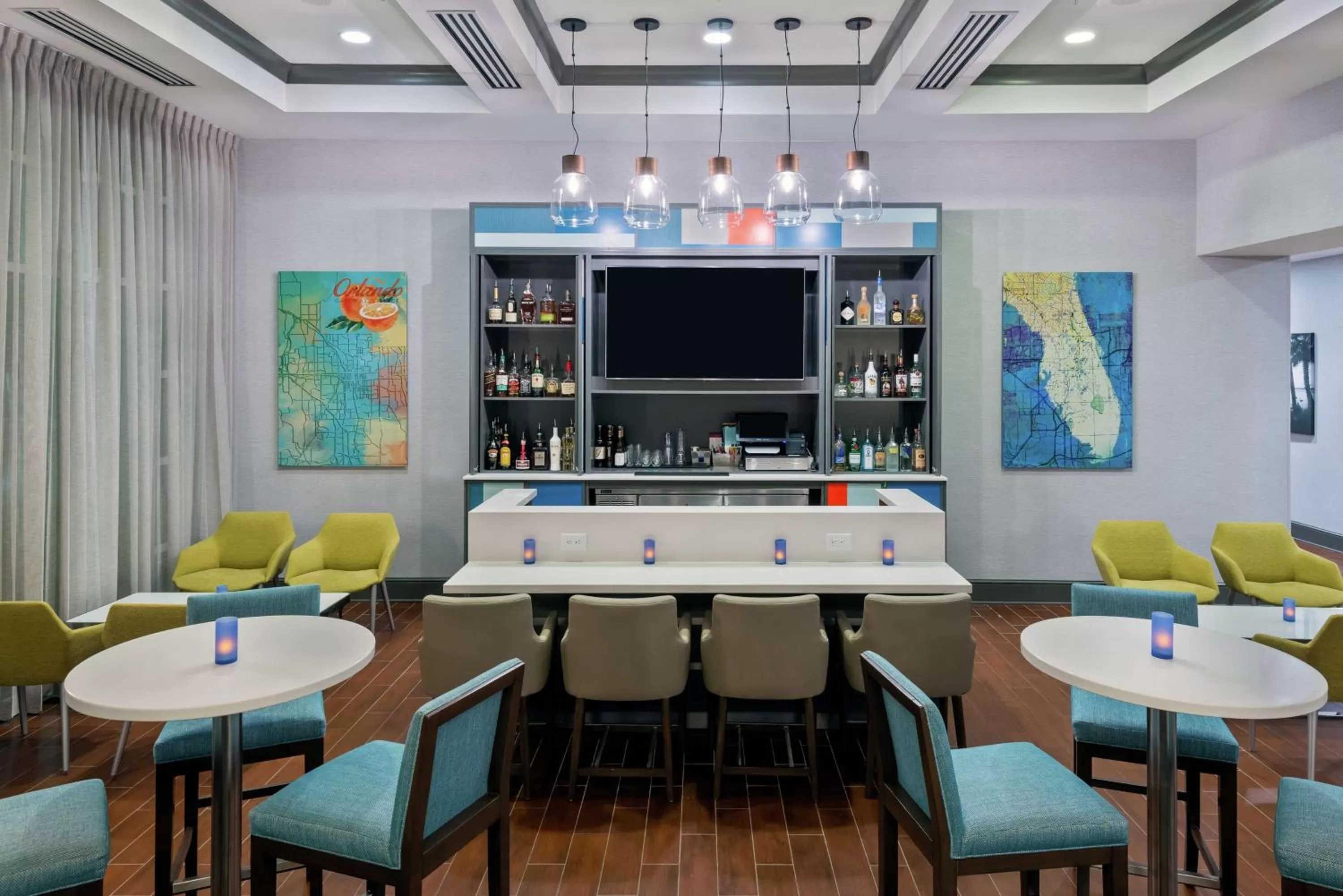 Lounge or bar in Hampton Inn & Suites Orlando Airport at Gateway Village