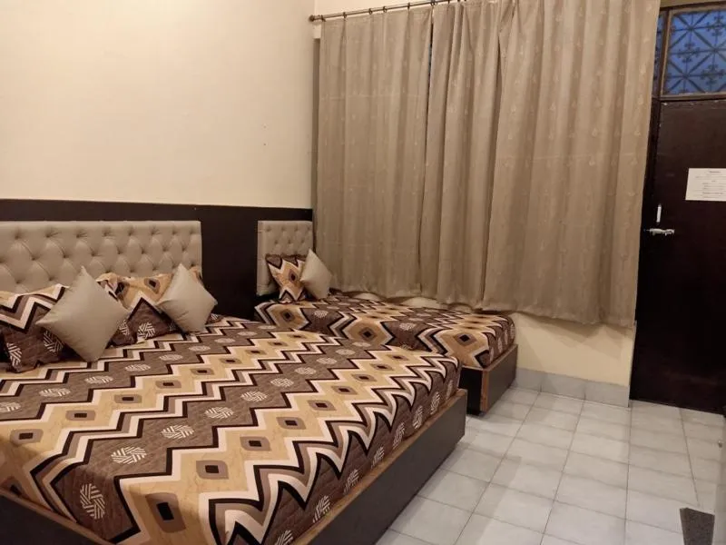 Photo of the whole room, Bed in Scindhia Guest House