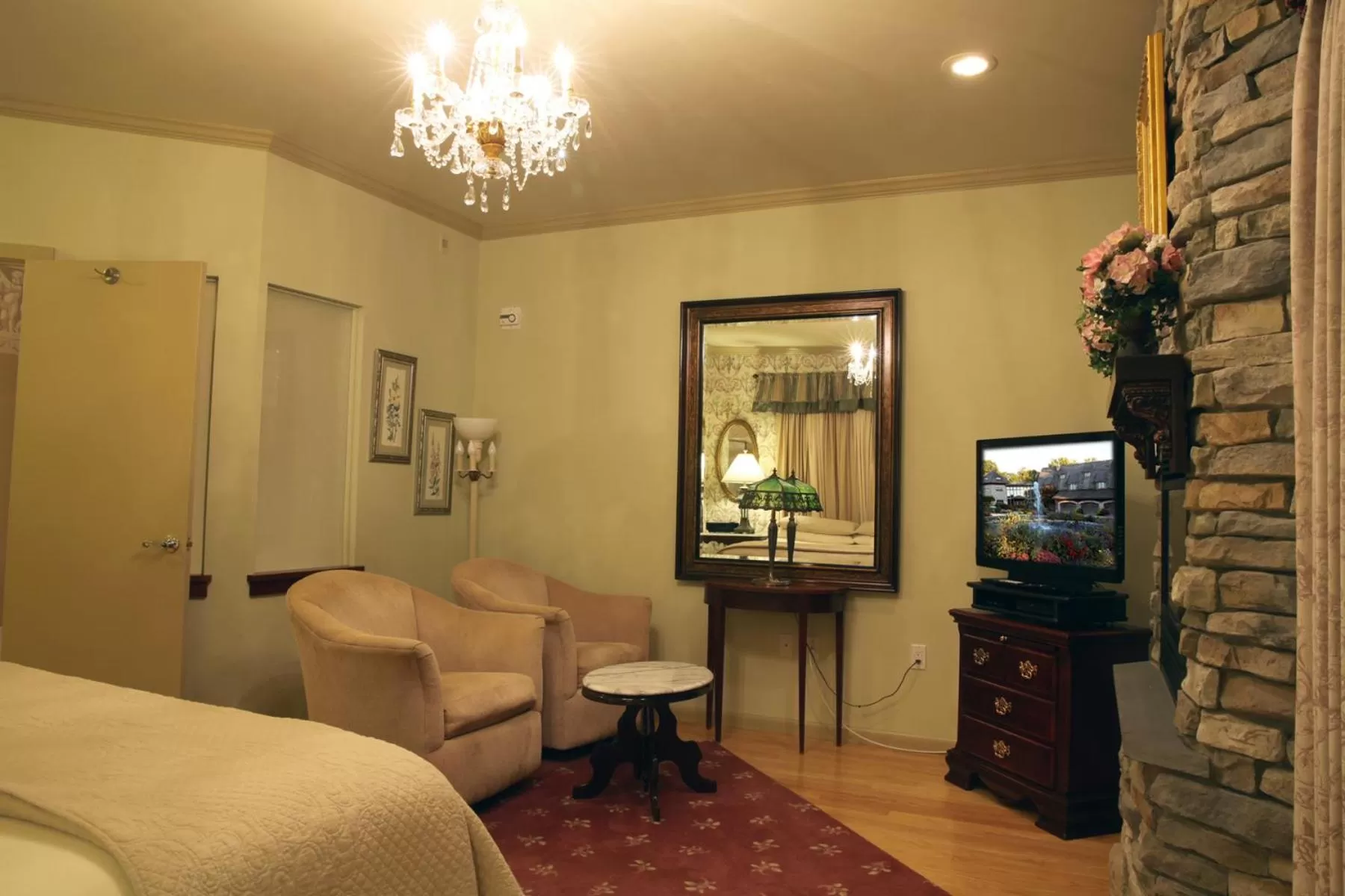 Seating Area in Twin Pine Manor