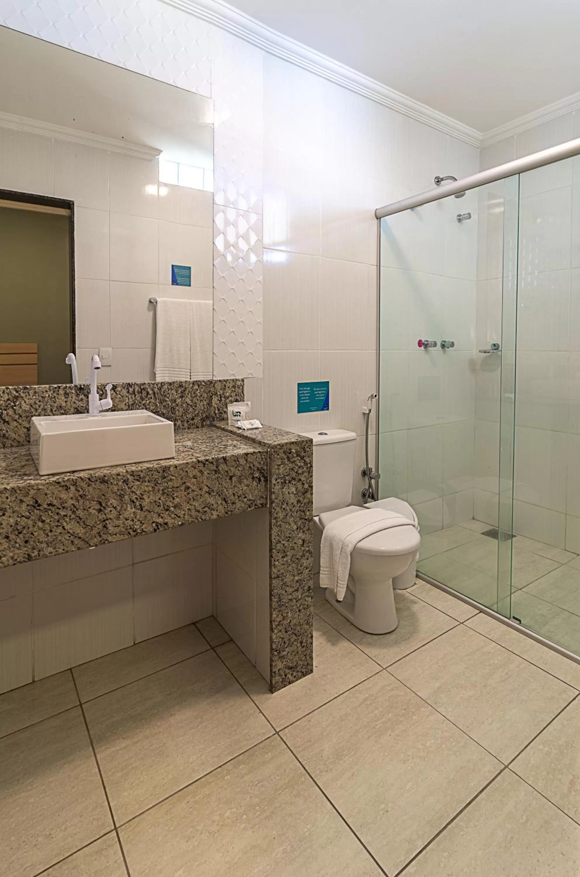 Bathroom in Porto Mar Hotel