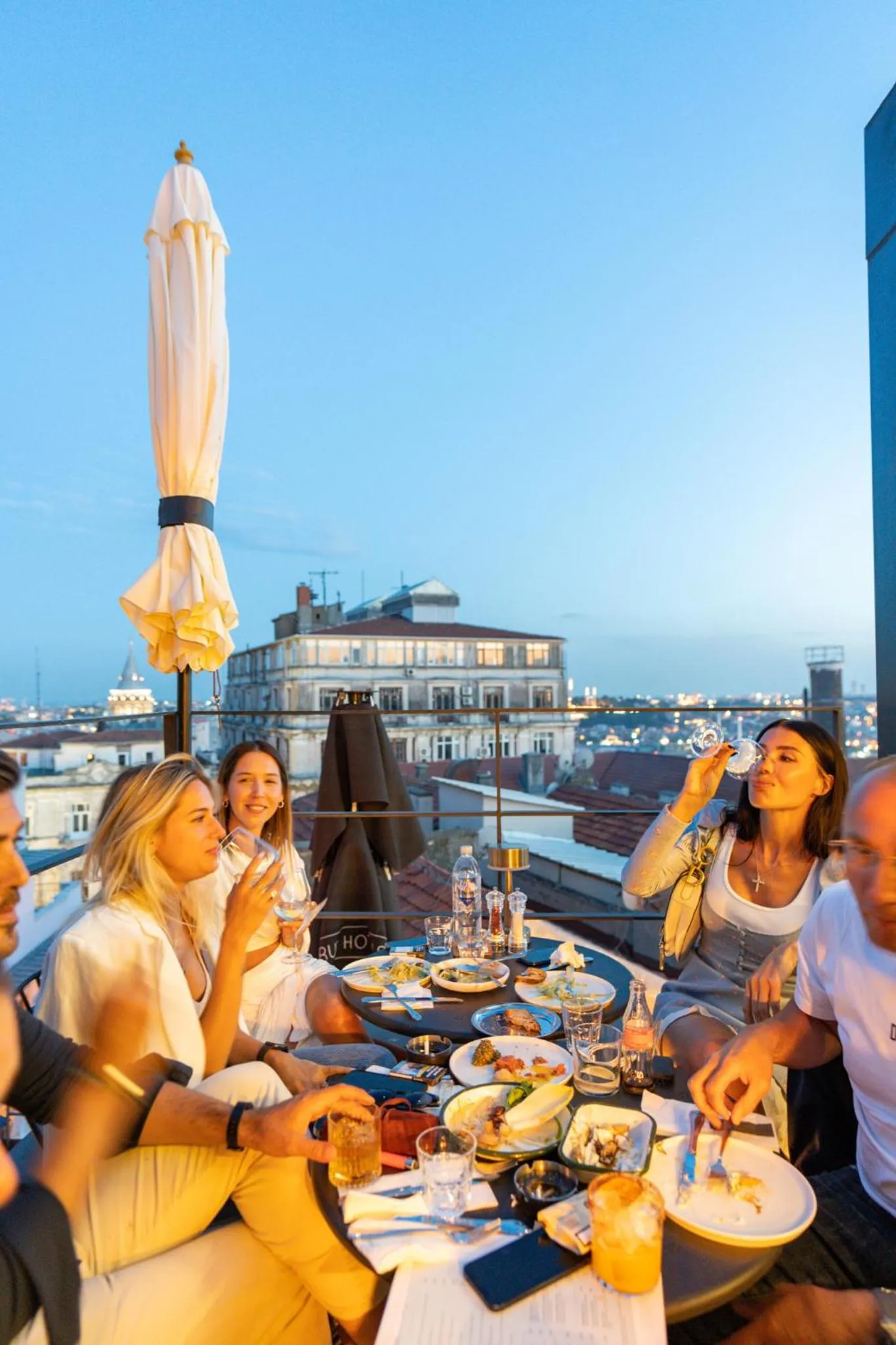 Restaurant/places to eat in RUZ Hotels