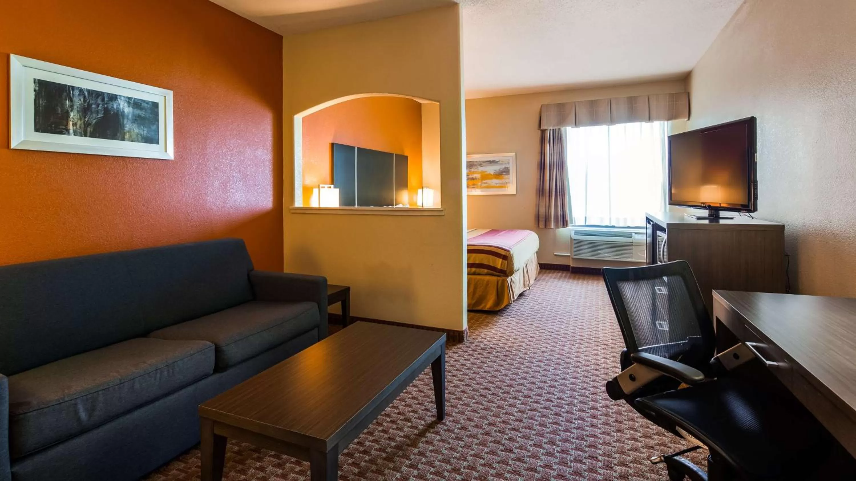 King Suite - Disability Access in Best Western Plus North Houston Inn & Suites