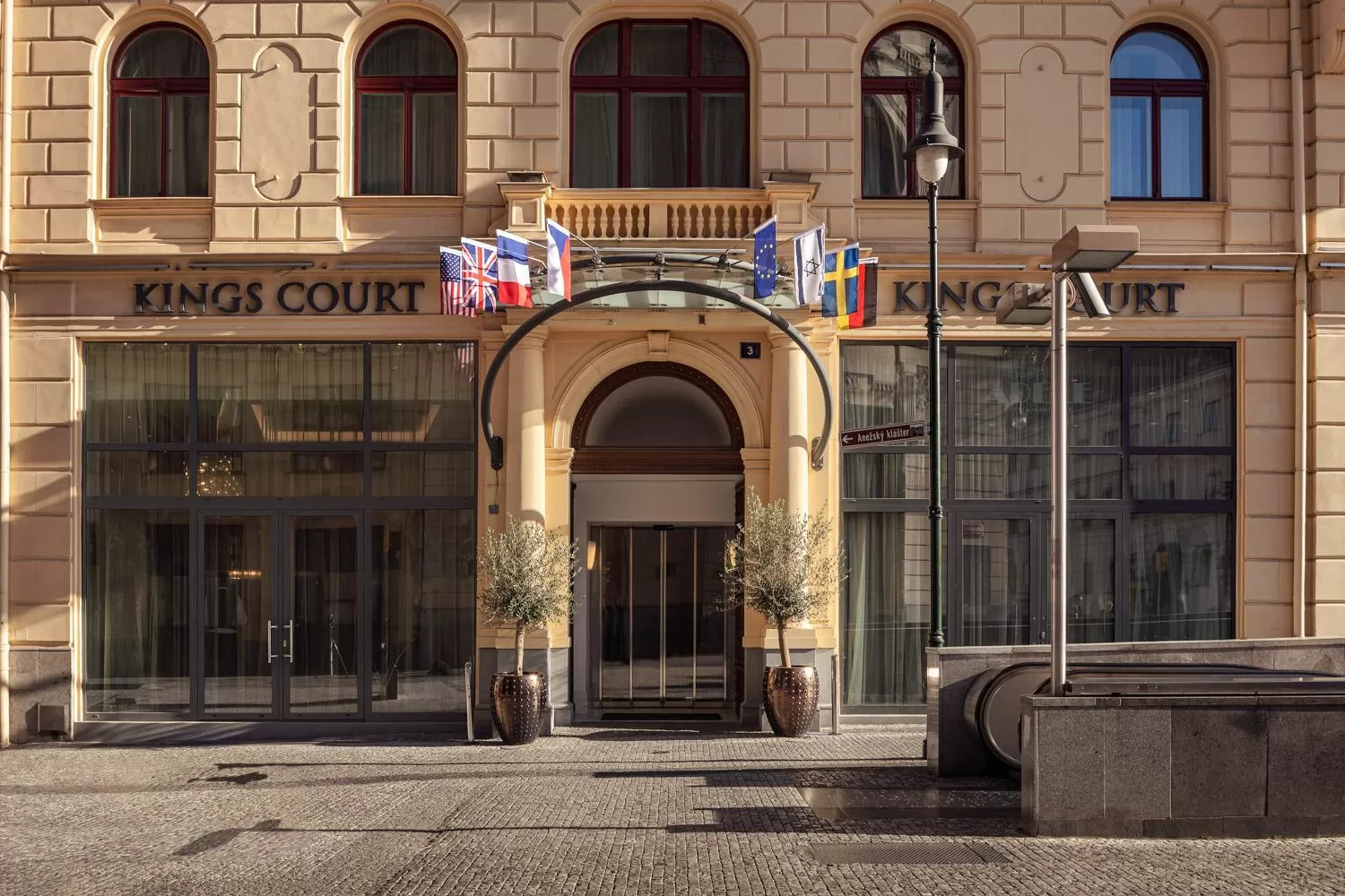 Facade/entrance in Hotel KINGS COURT