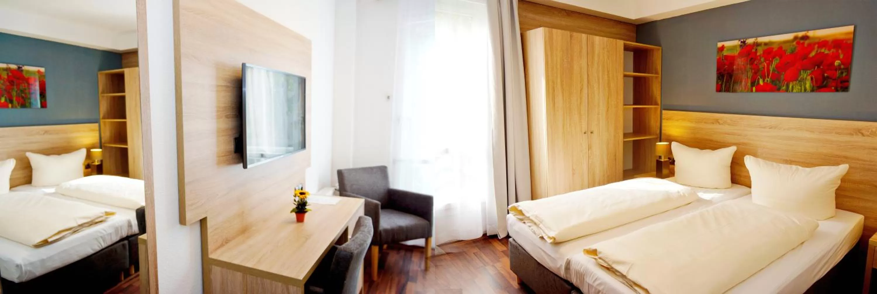 Photo of the whole room, Bed in BlnCty Hotel