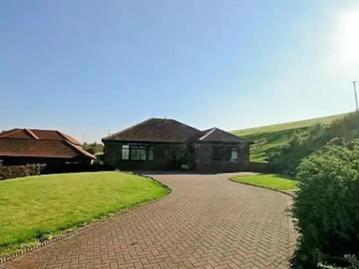 Property Building in Hunley Golf Club