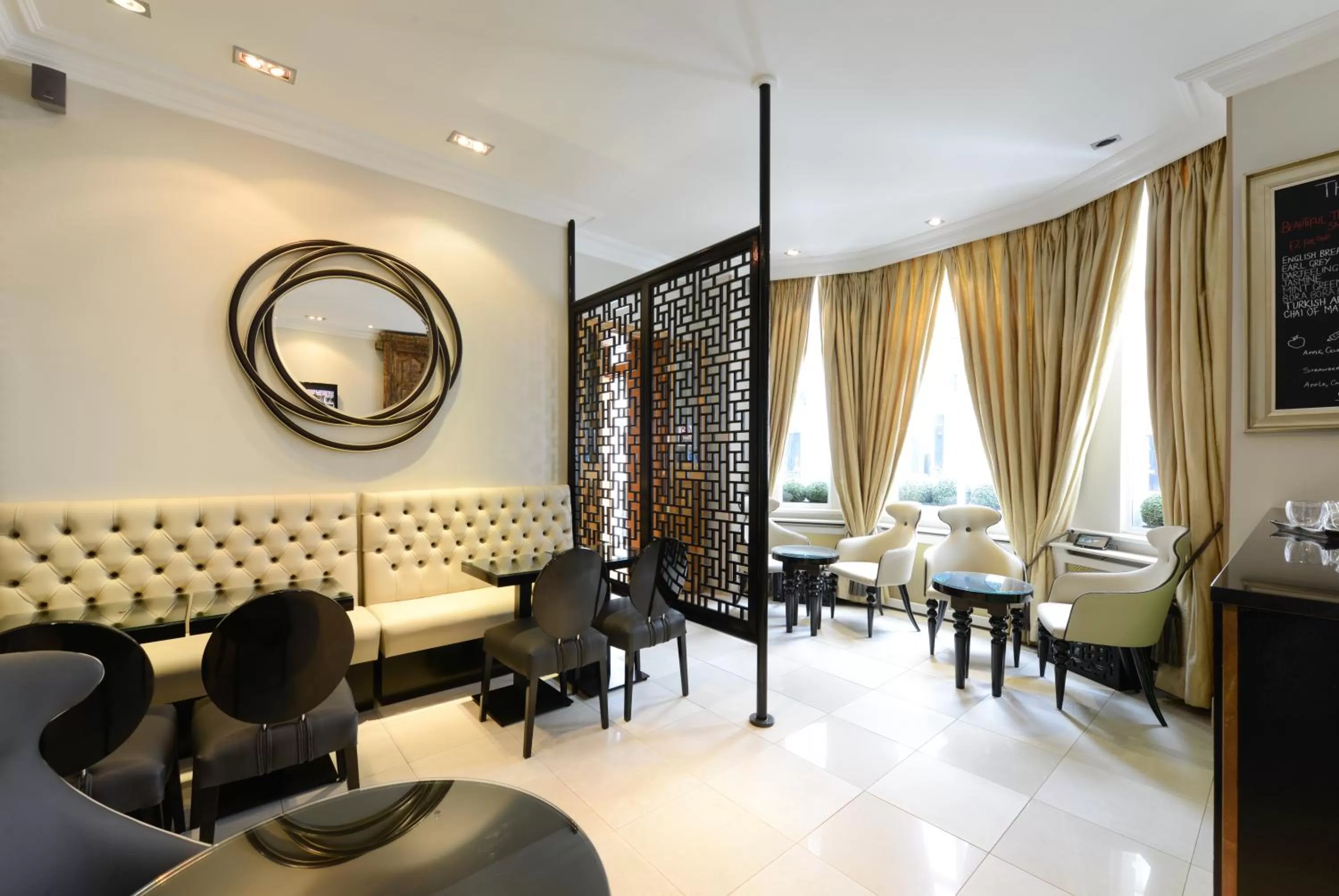 Day, Restaurant/Places to Eat in Mayflower Hotel