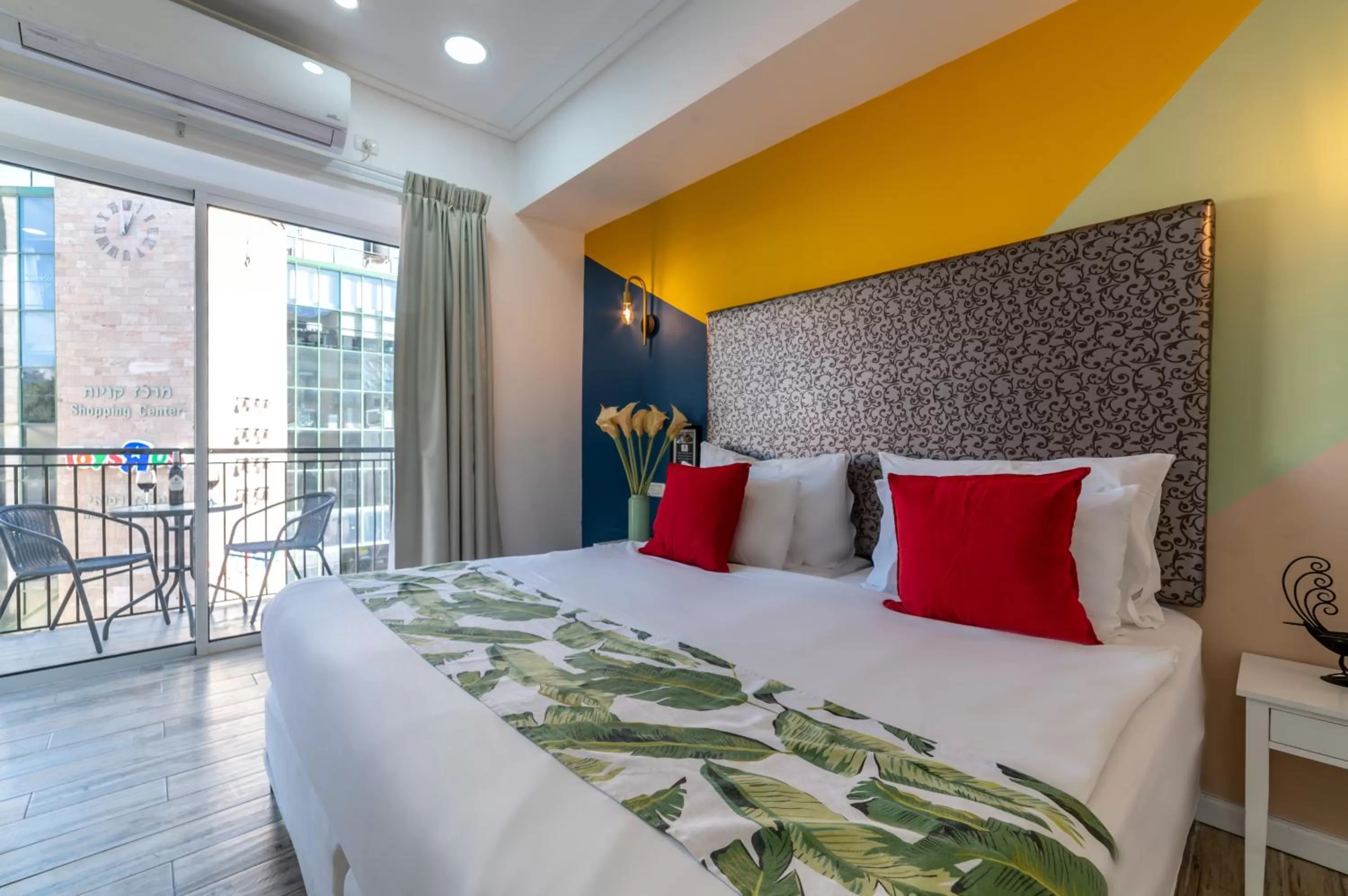 Bed in Paamonim Hotel Jerusalem