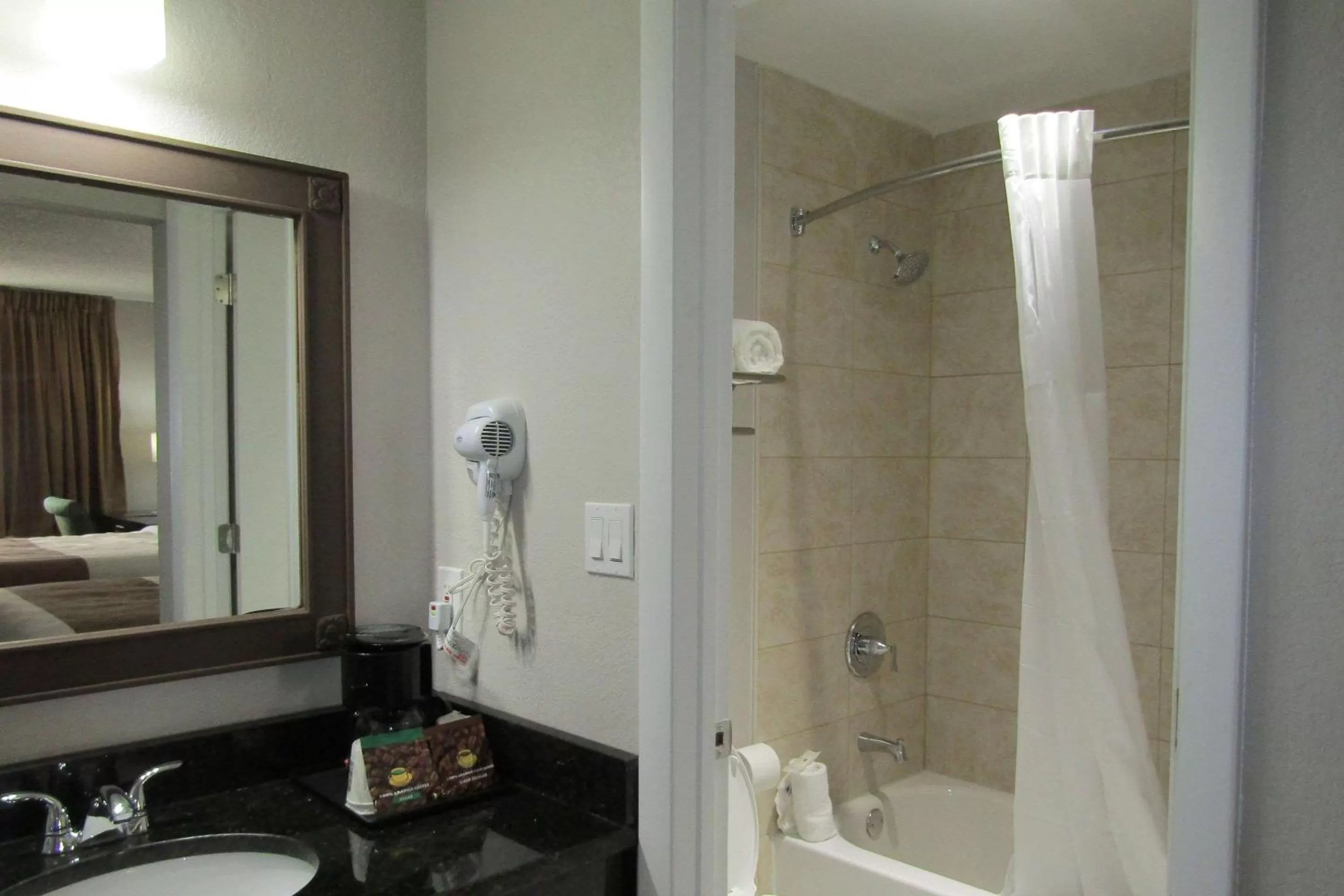 Bathroom in Quality Inn & Suites Kissimmee by The Lake