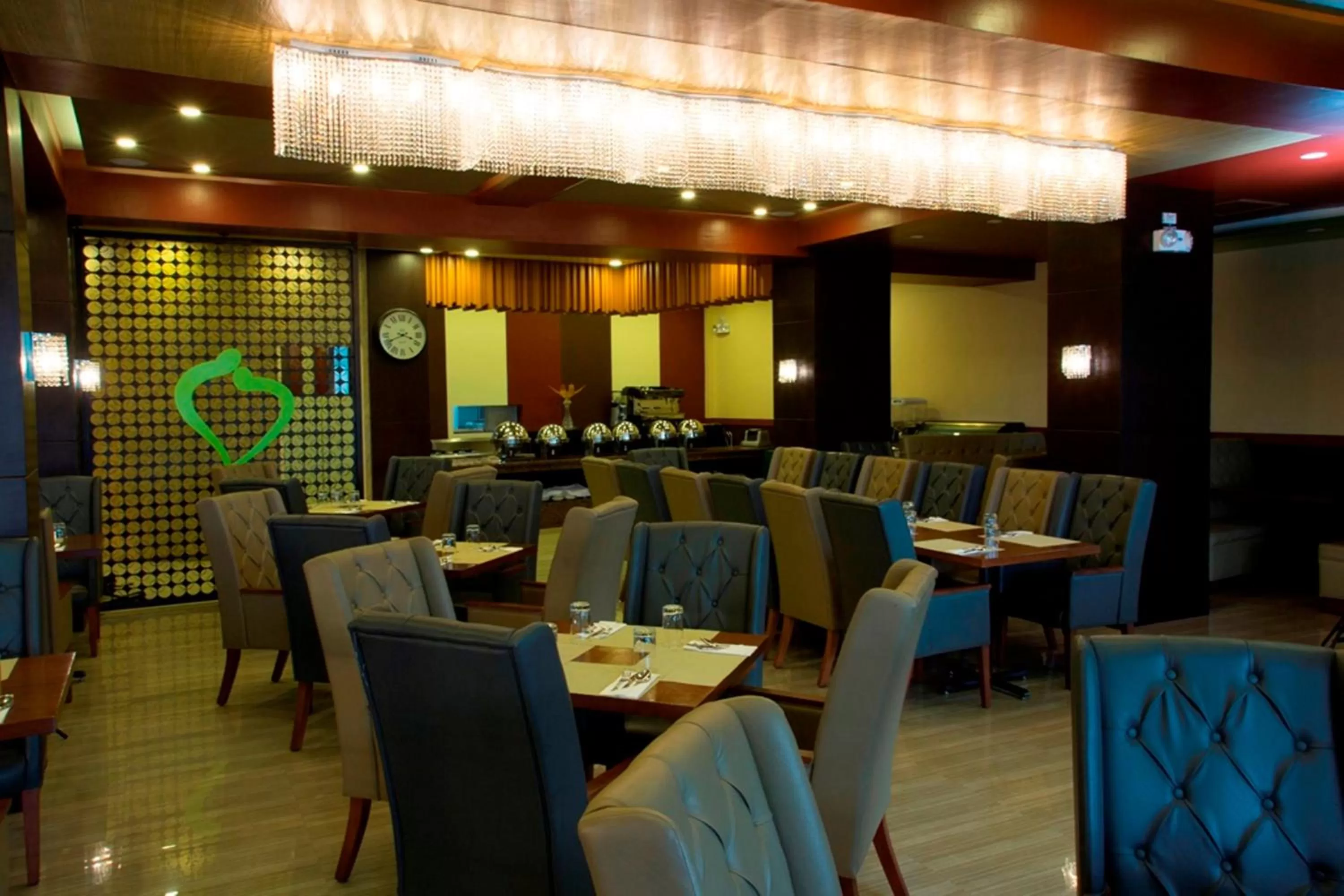 Restaurant/places to eat in Venus Parkview Hotel
