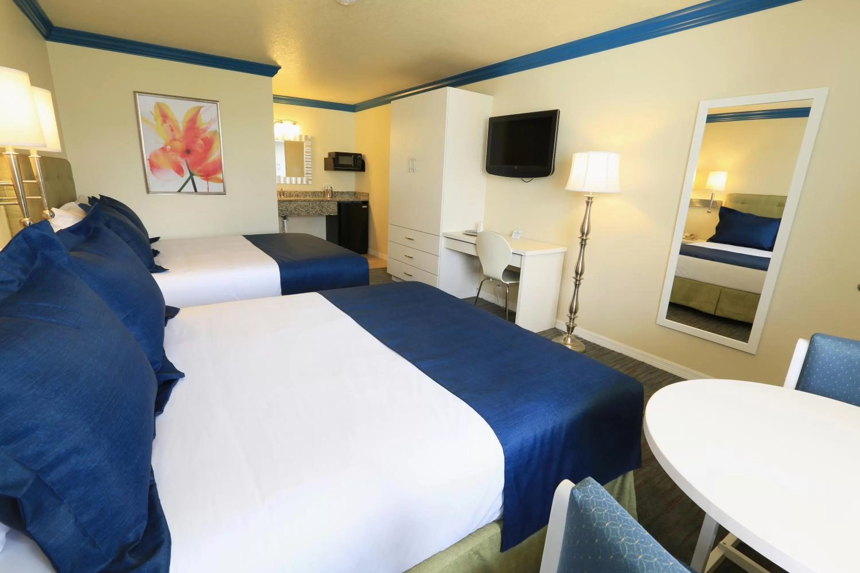 Bed in SureStay Plus by Best Western Orlando International Drive