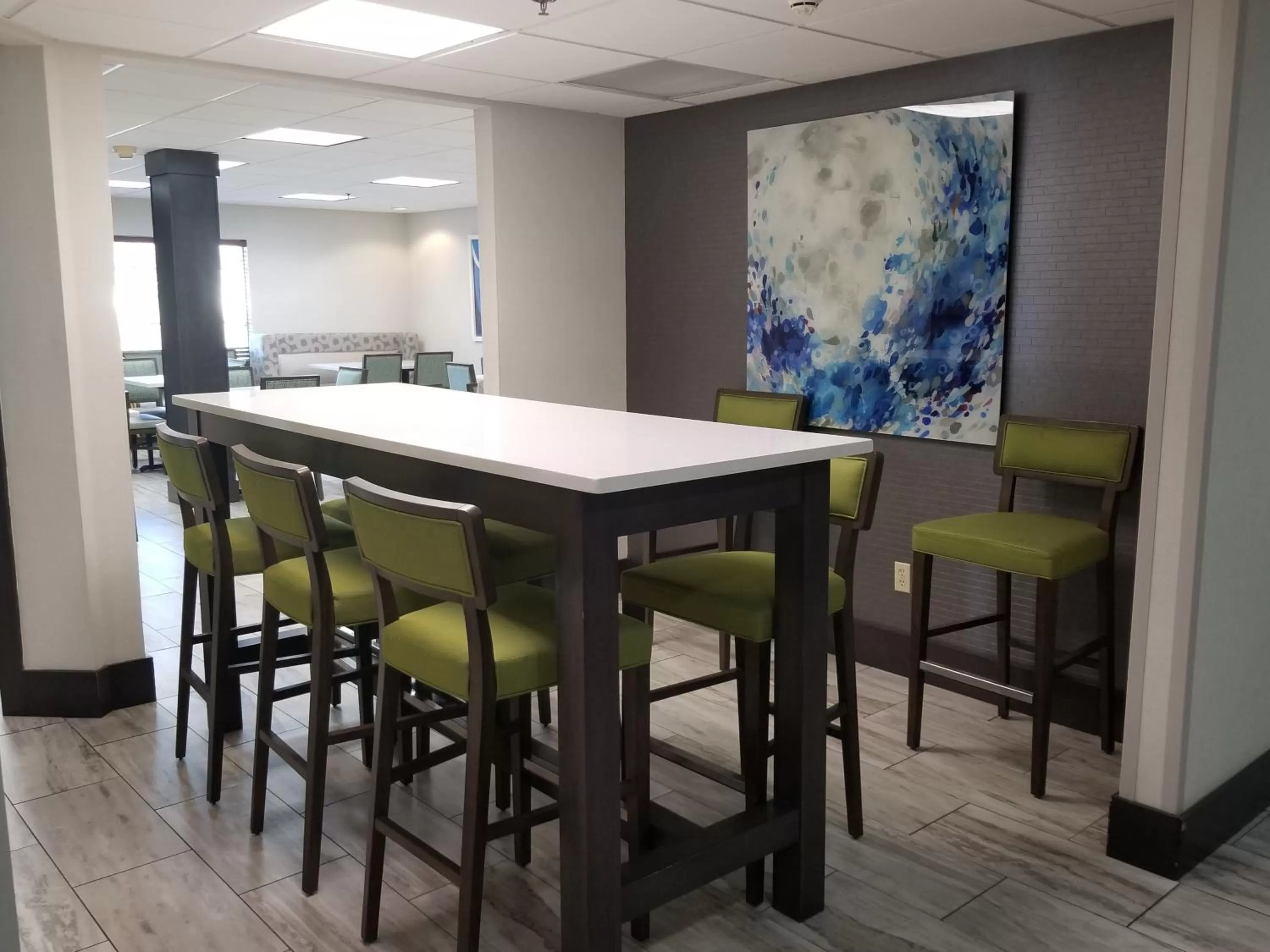 Dining area in Wingate by Wyndham Port Wentworth Savannah Area