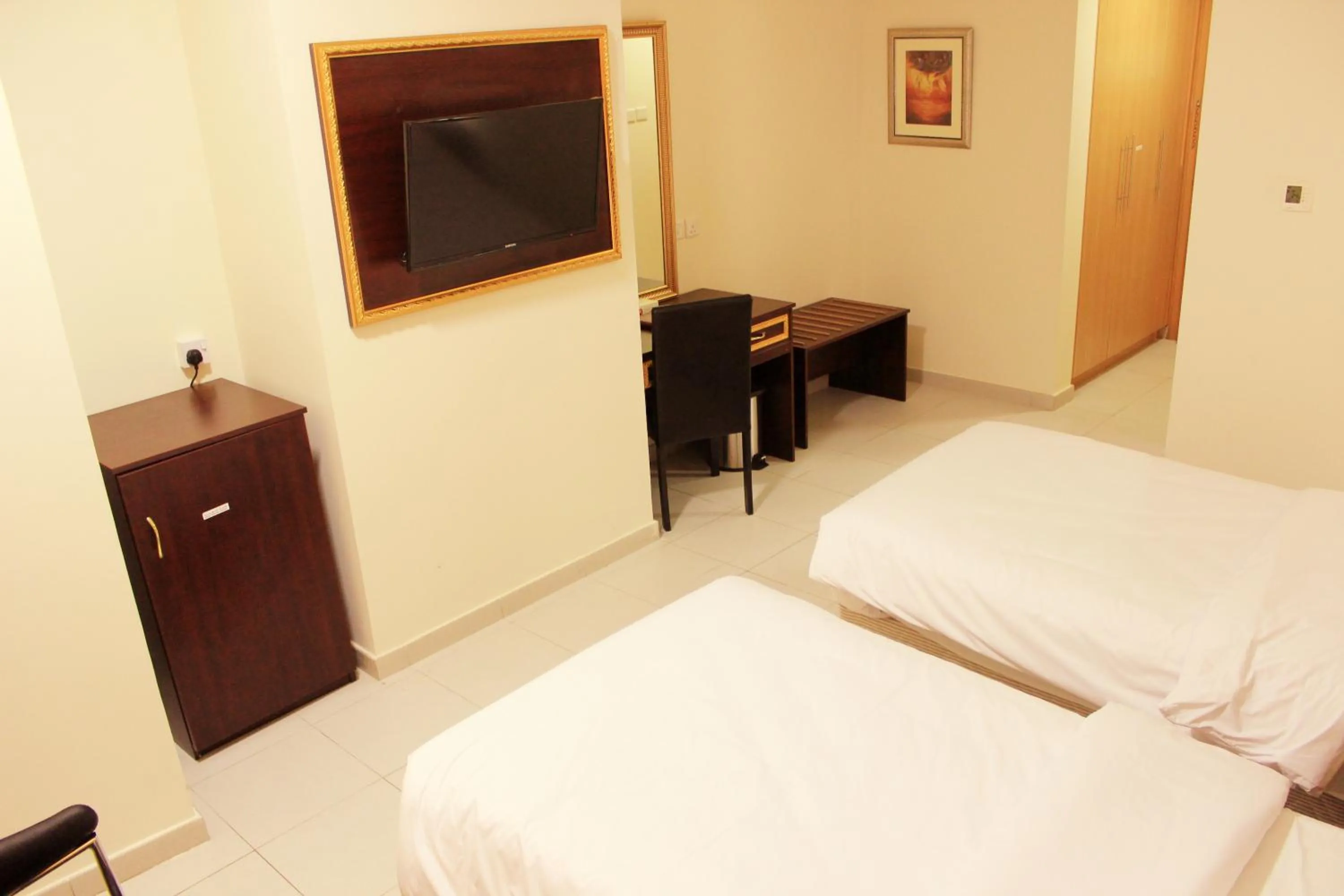 Bedroom, Bed in Montreal Naif Hotel