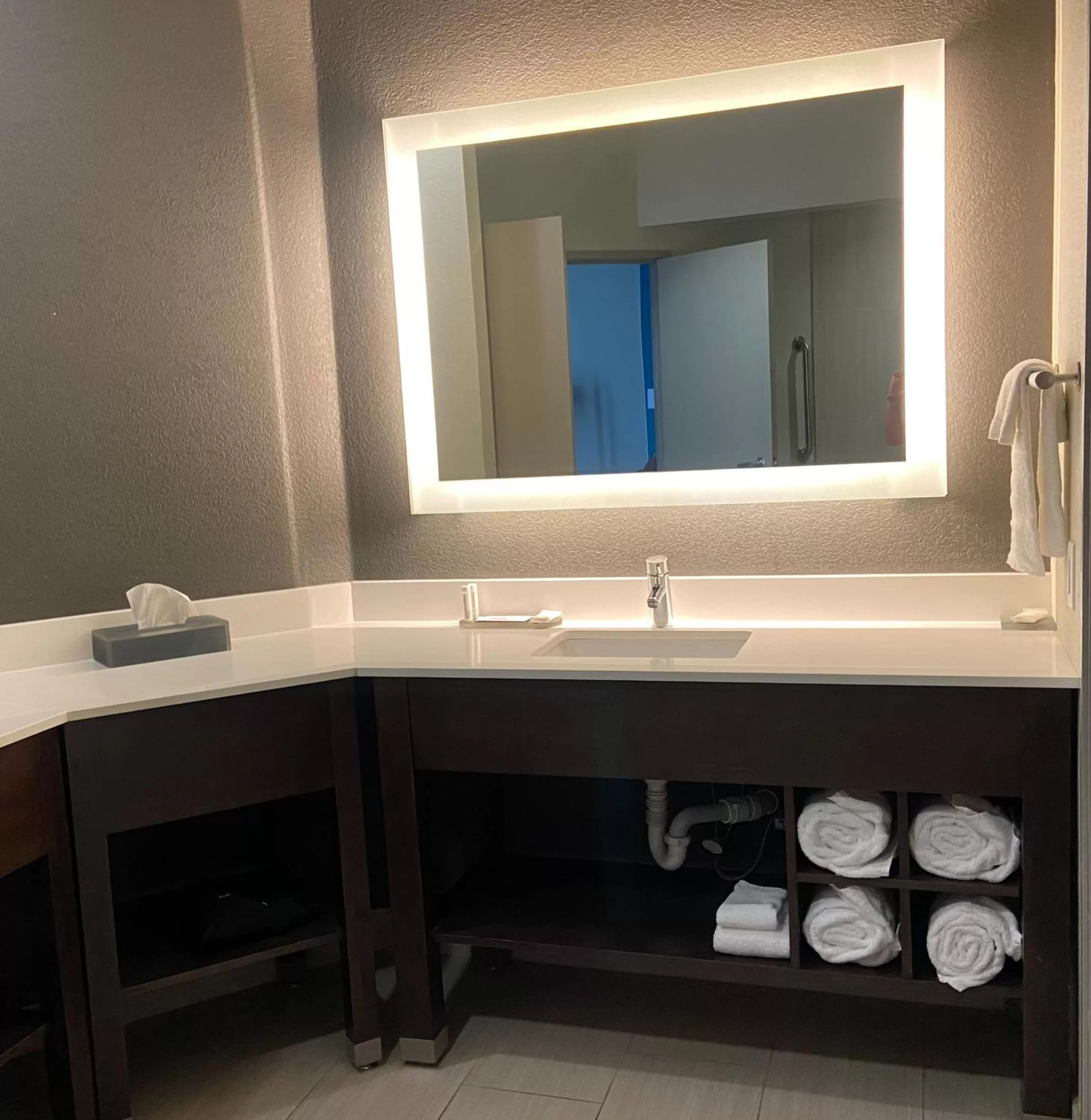 Bathroom in La Quinta by Wyndham Kokomo