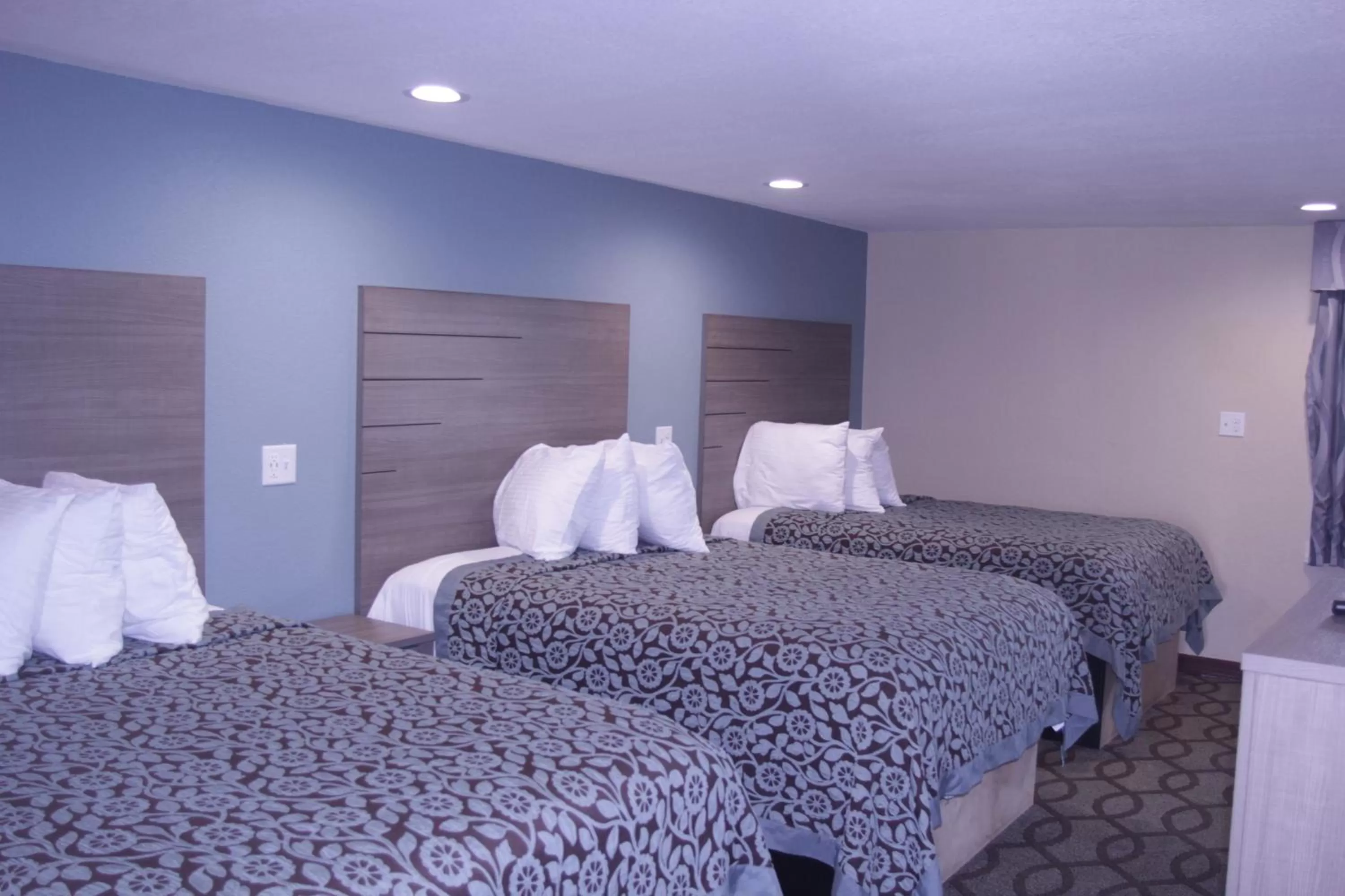 Bed in Americas Best Value Inn Port Aransas
