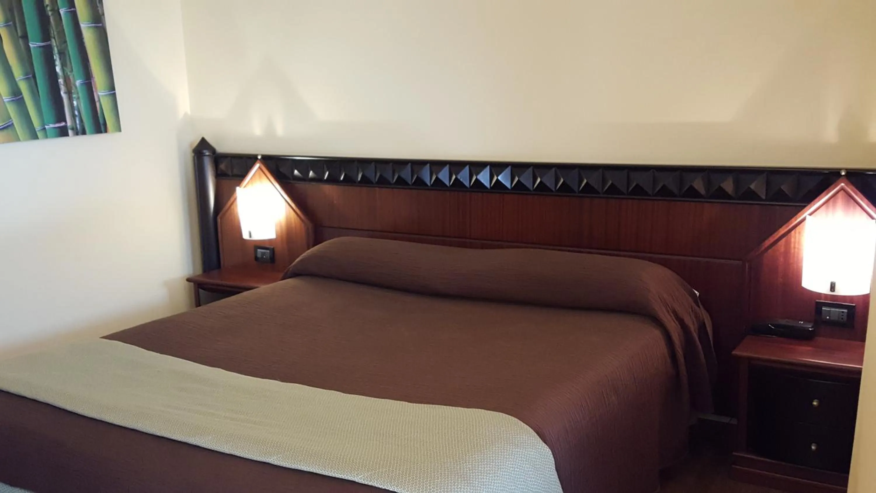 Bed in Hotel Motel Flower