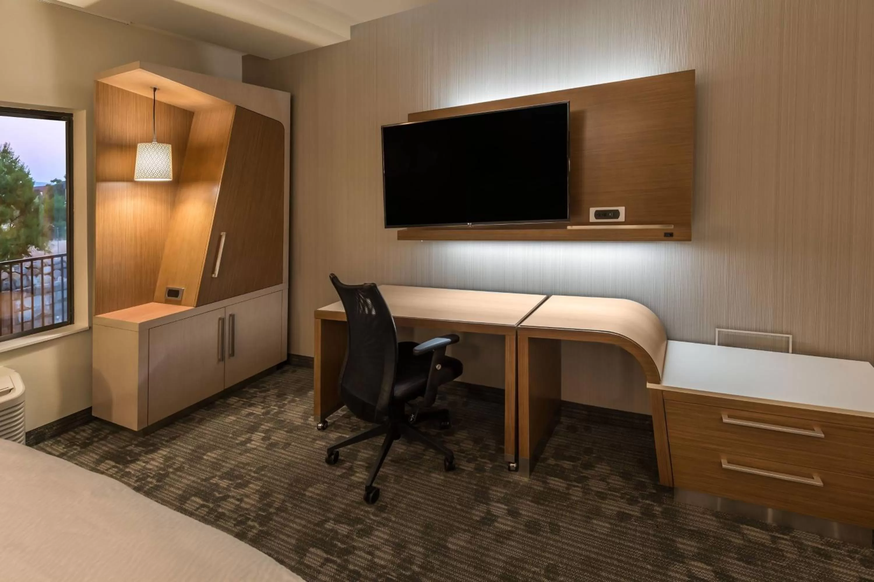 Photo of the whole room, Bed in Courtyard by Marriott Reno Downtown/Riverfront