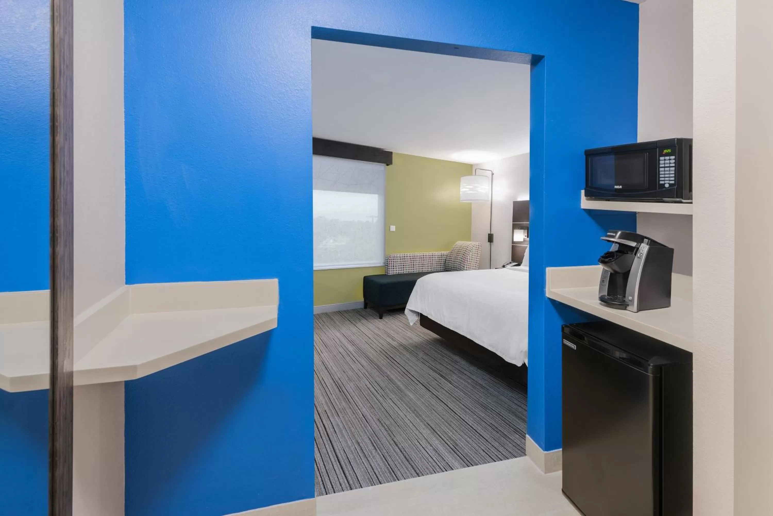 Photo of the whole room, Bed in Holiday Inn Express & Suites- Sugar Land SE - Missouri City by IHG