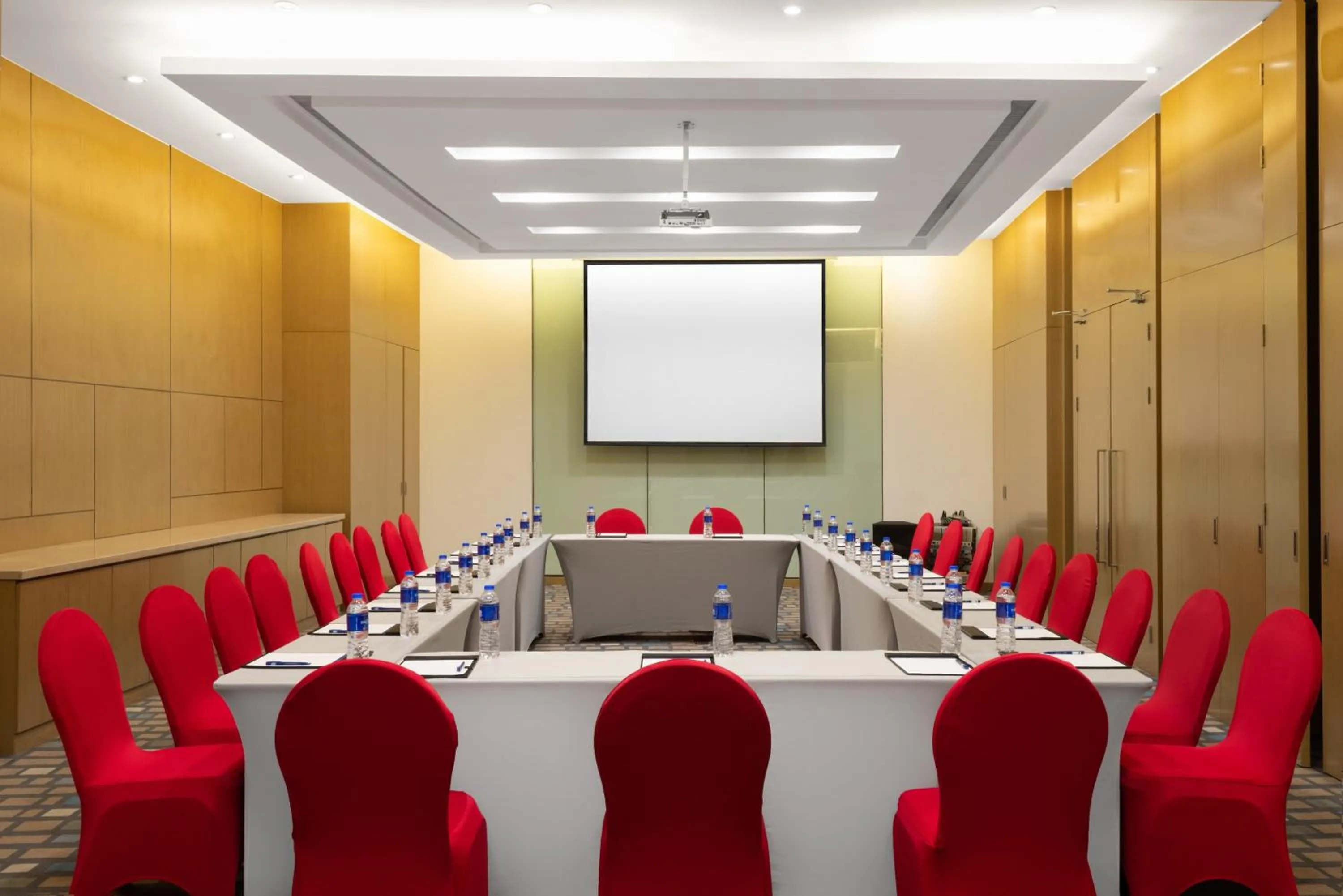 Meeting/conference room in Holiday Inn Express Nantong Downtown by IHG