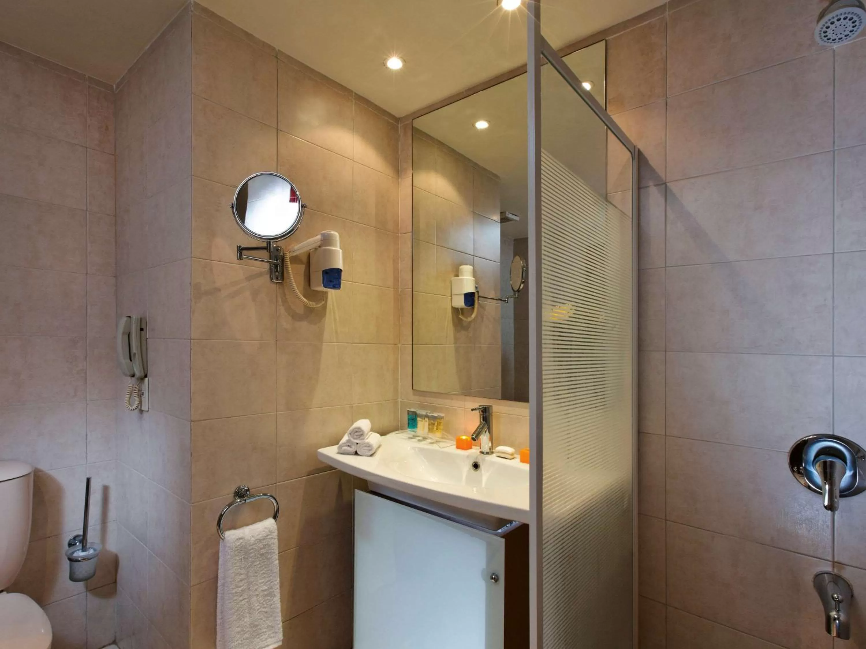 Toilet in Mövenpick Resort El Sokhna