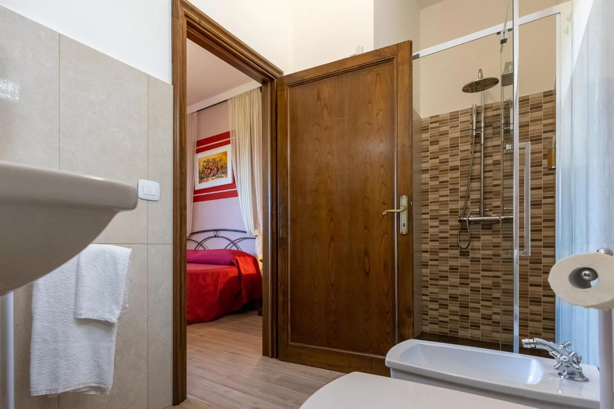 Bathroom, Bed in B&B FONTERONCONE di KRYVUTA OKSANA