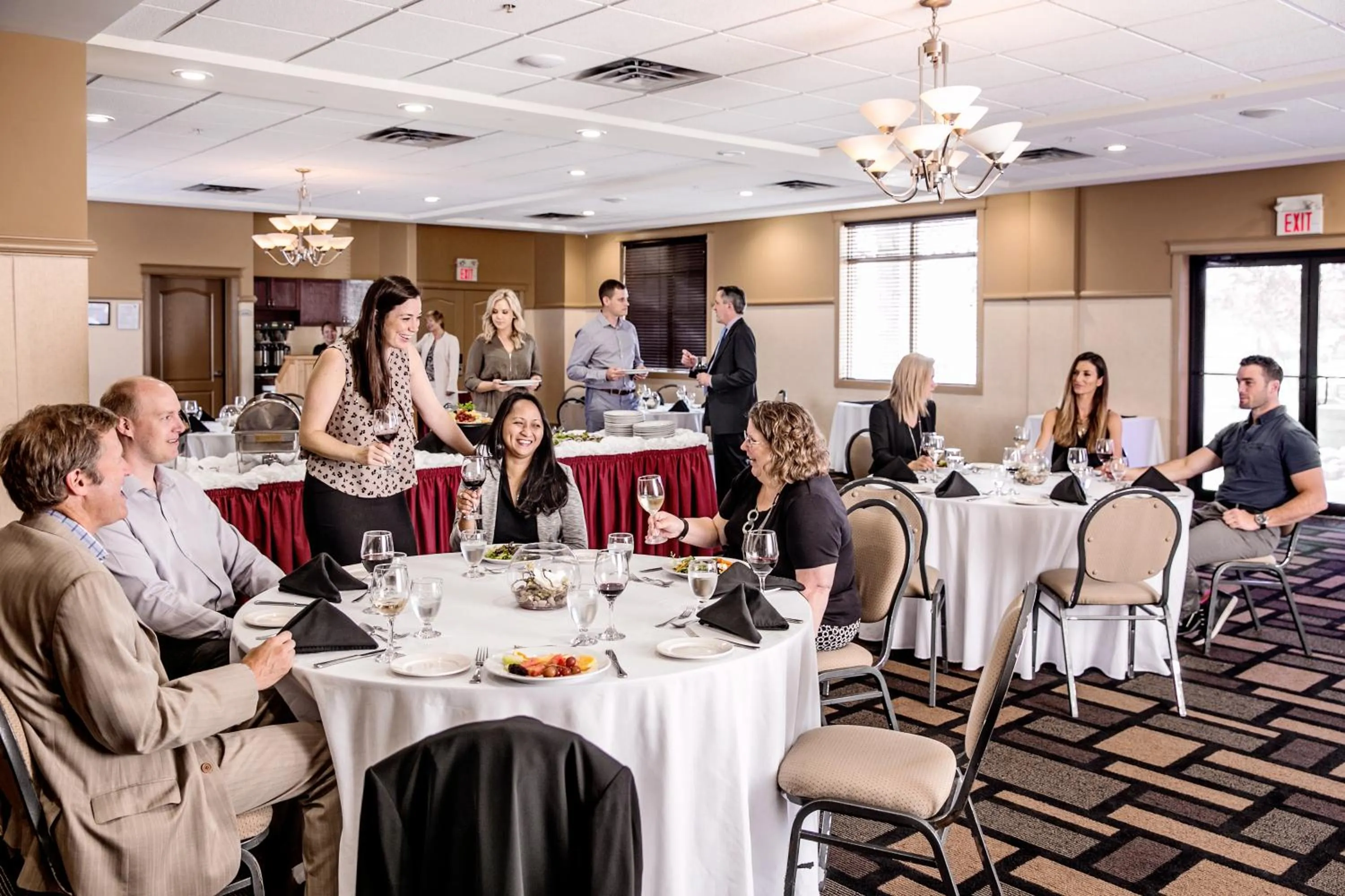 Restaurant/places to eat in Chateau Nova Kingsway