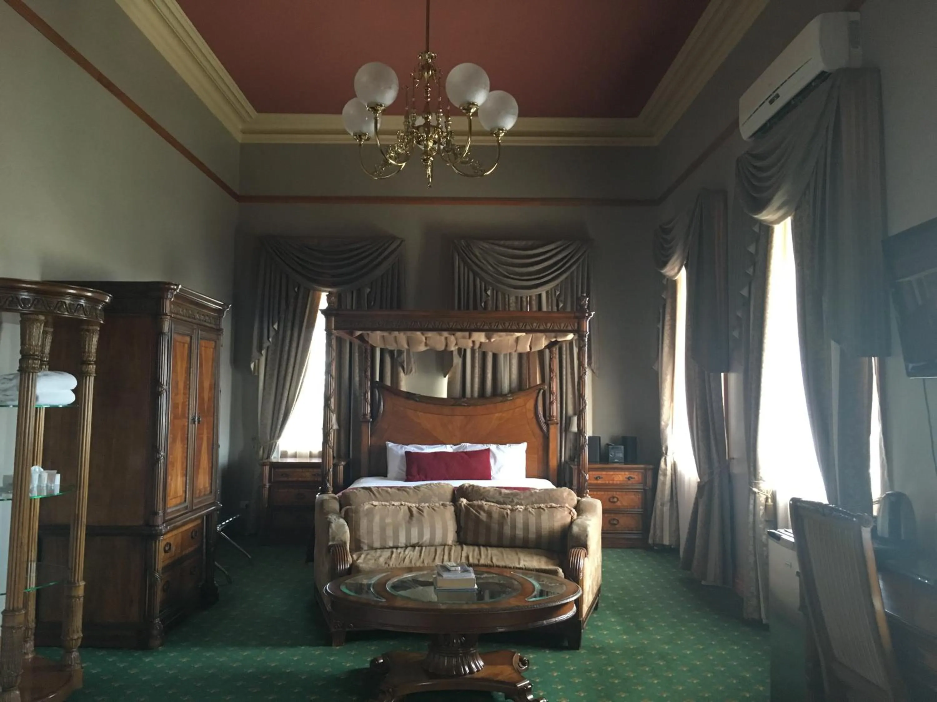 Photo of the whole room, Bed in Denison Boutique Hotel
