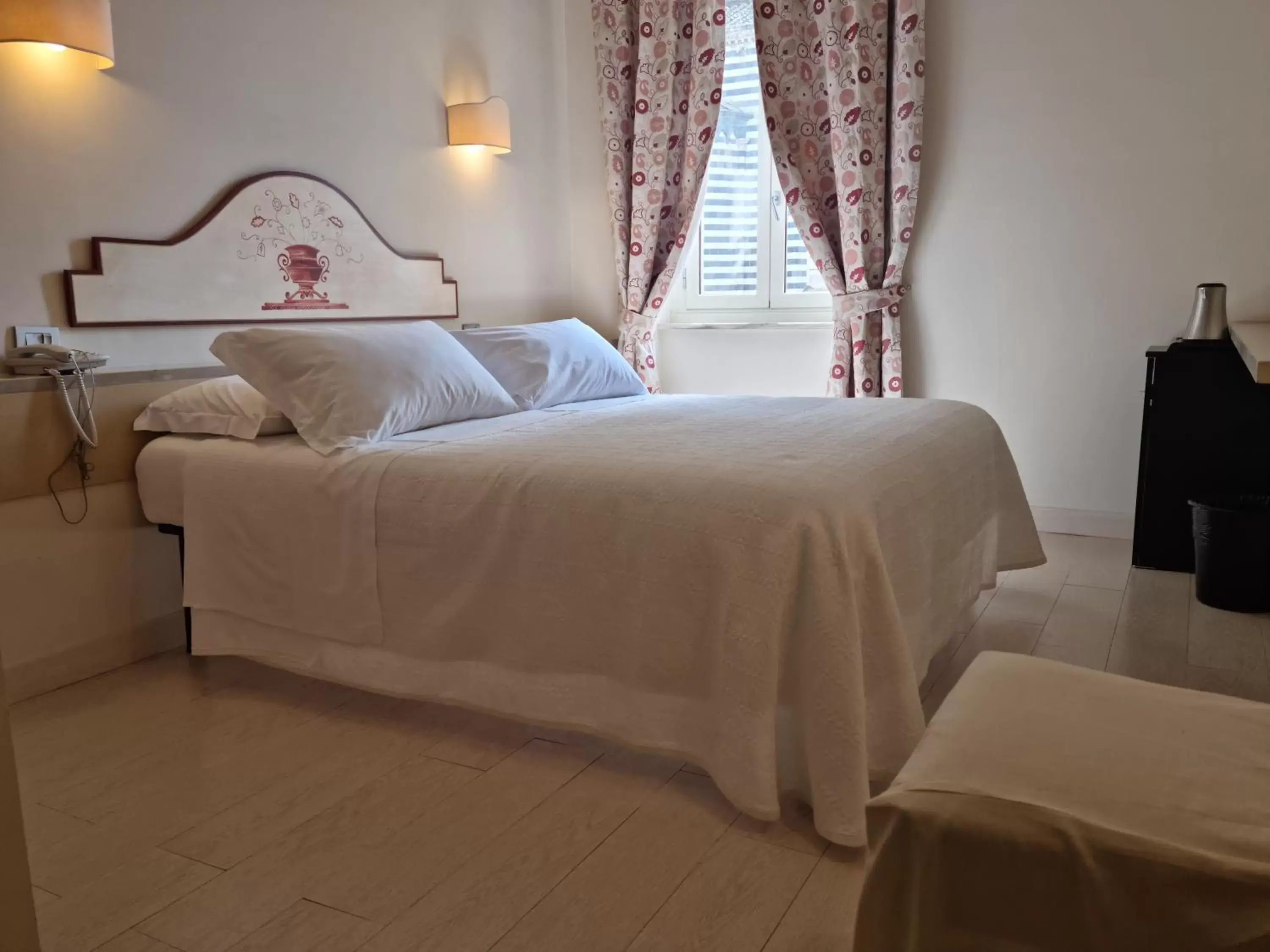 Large Double or Twin Room - single occupancy in Hotel Virgilio Large Double or Twin Room - single occupancy in Hotel Virgilio