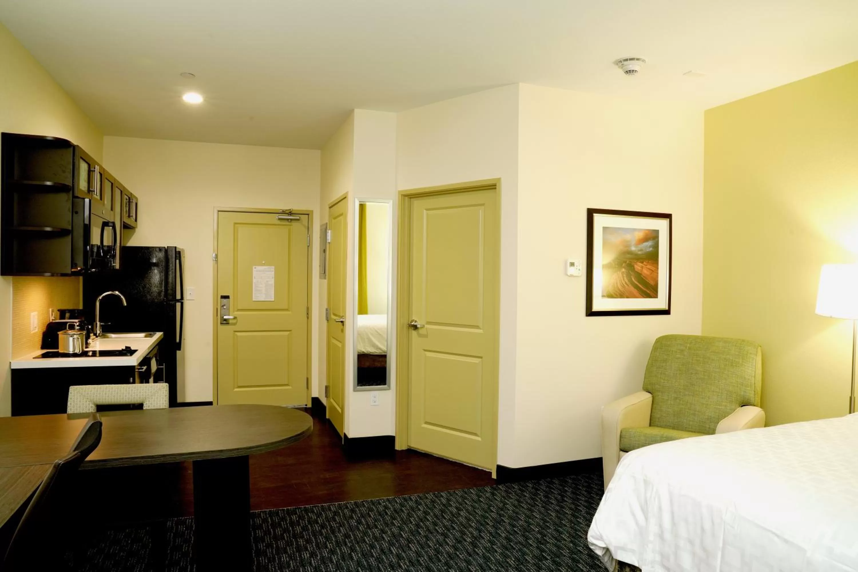 Photo of the whole room, Bed in Candlewood Suites - Plano North by IHG