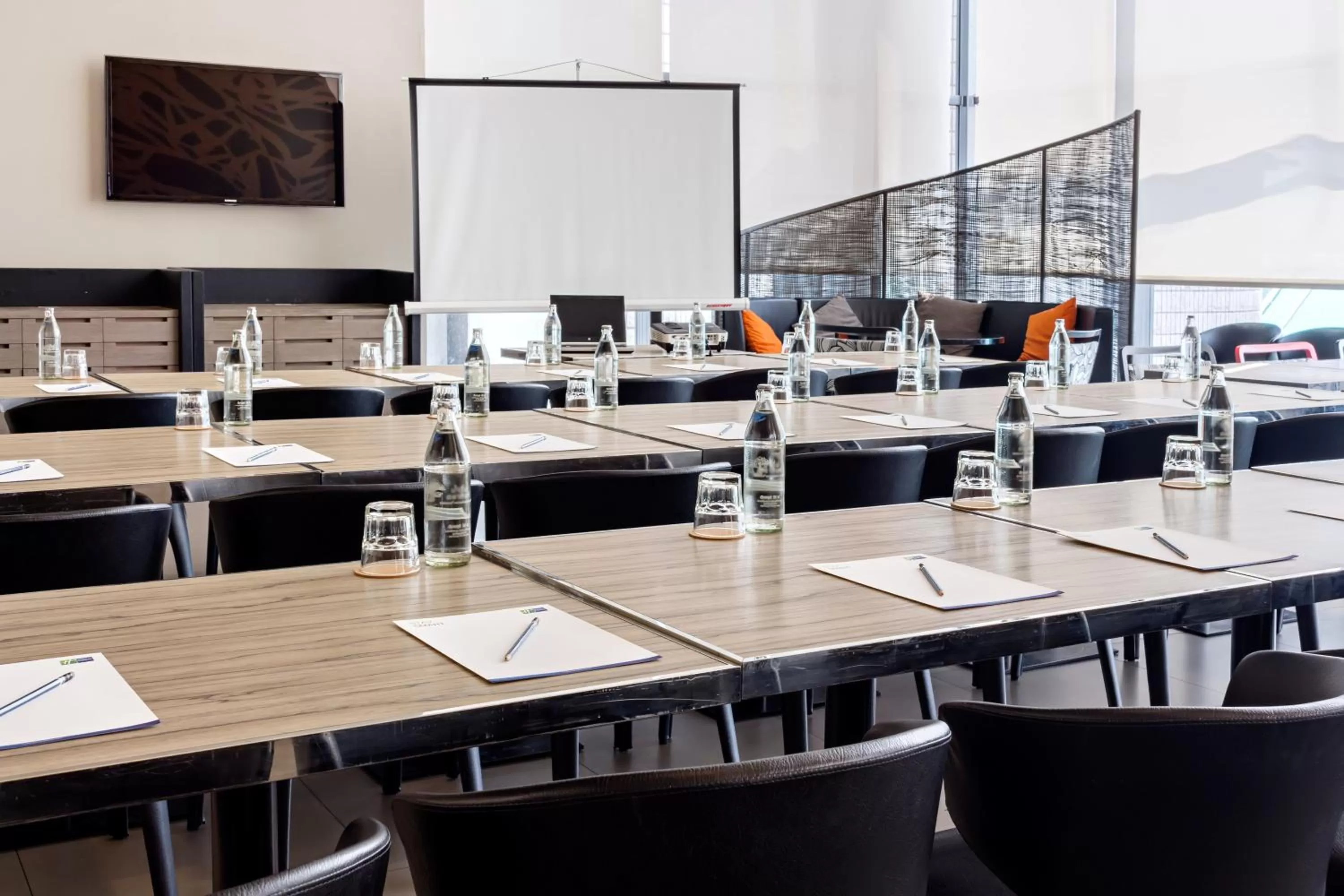 Meeting/conference room in Holiday Inn Express Bangkok Siam by IHG