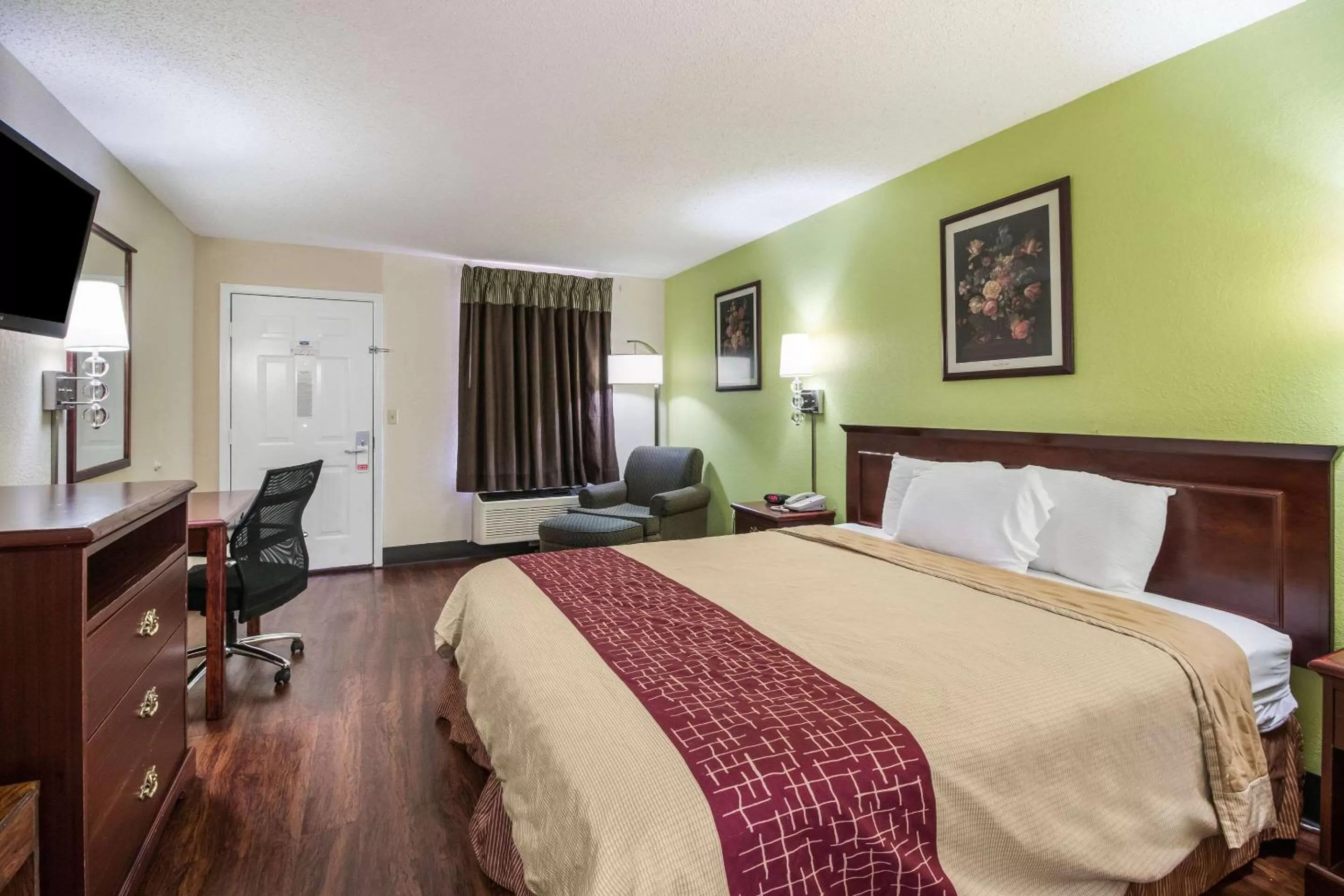 Photo of the whole room, Bed in Rodeway Inn Bolivar