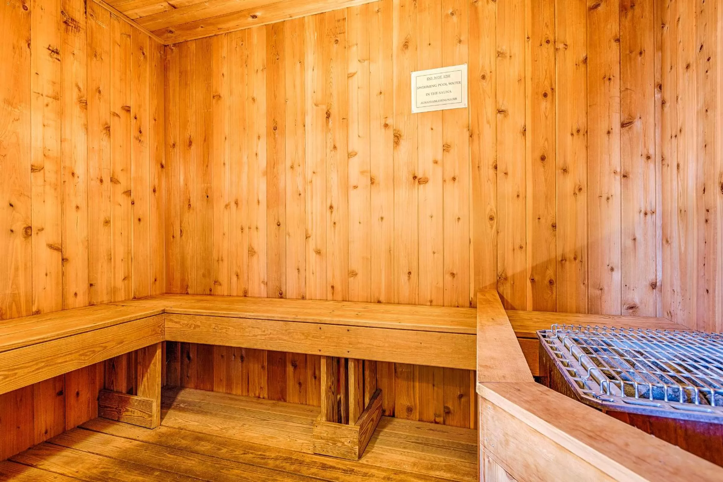 Sauna in Misty Harbor Resort