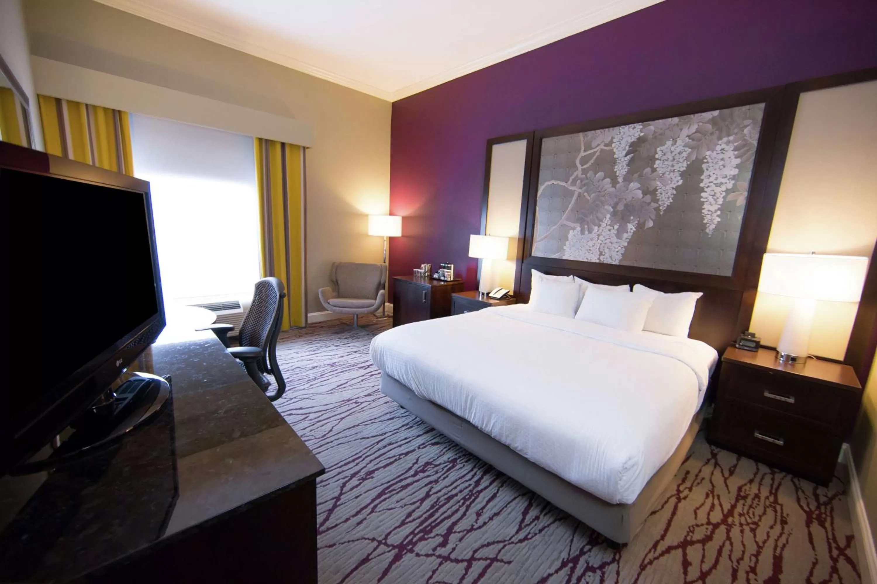 Bedroom, Bed in DoubleTree by Hilton Historic Savannah