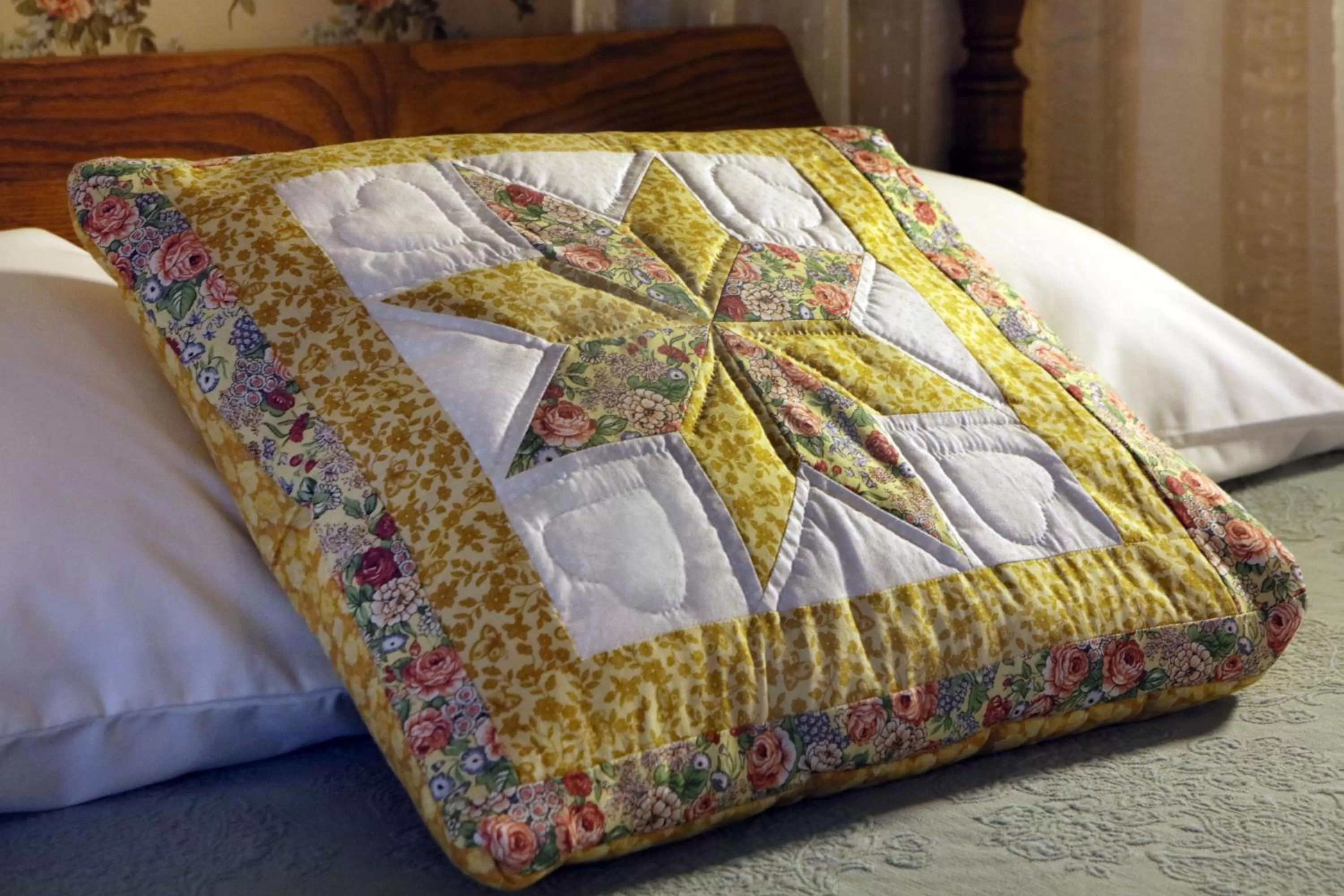 Decorative detail, Bed in Apple Bin Inn