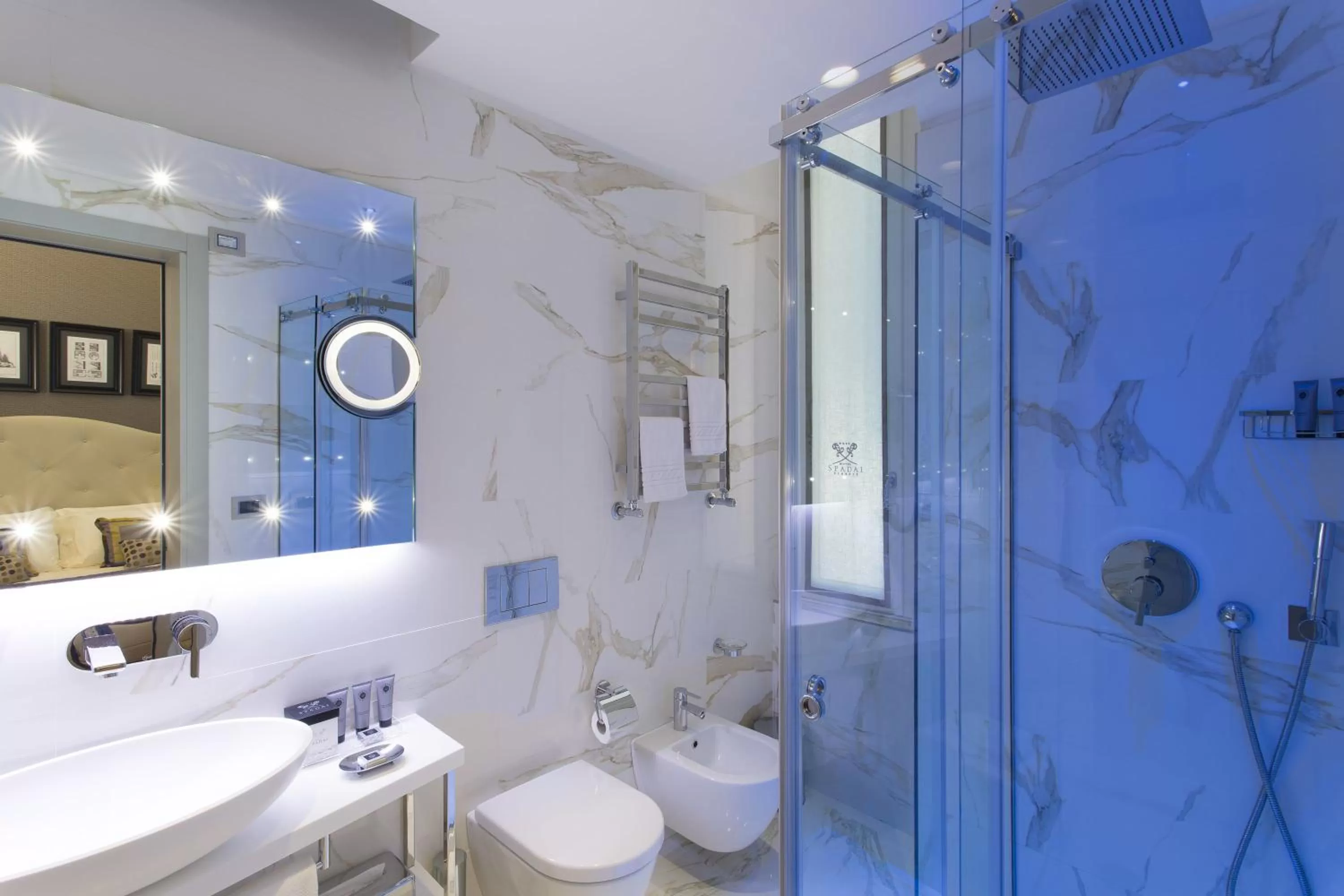 Shower in Hotel Spadai