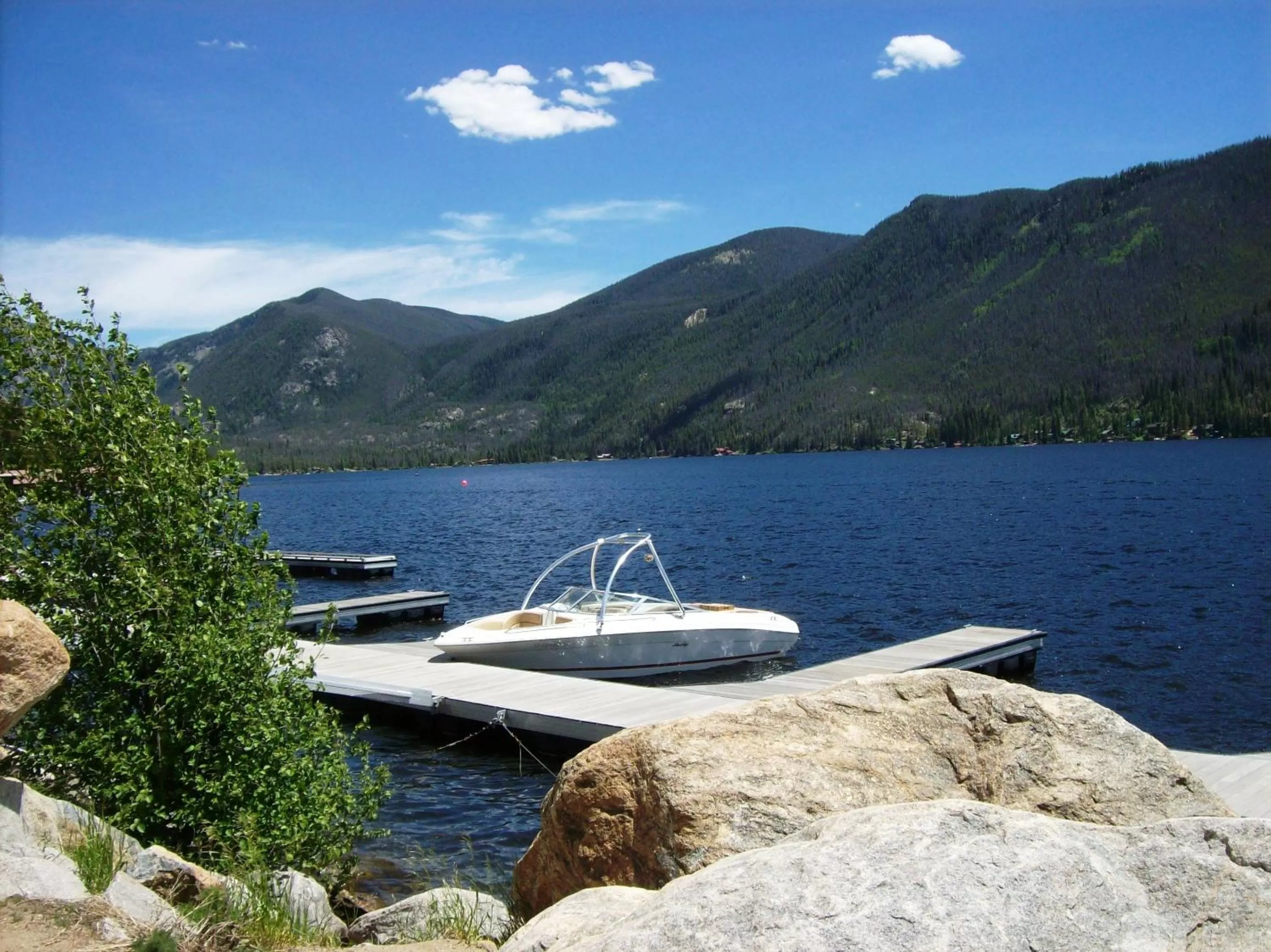 Lake view, Mountain View in Western Riviera Lakeside Lodging