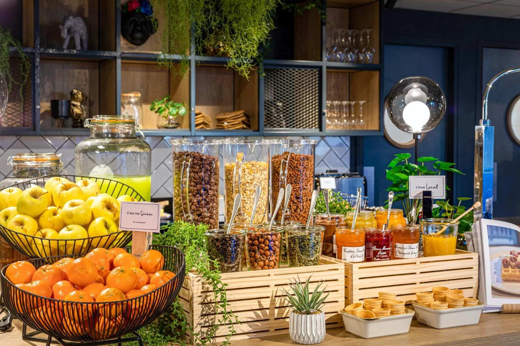 Restaurant/places to eat in ibis Nanterre La Défense