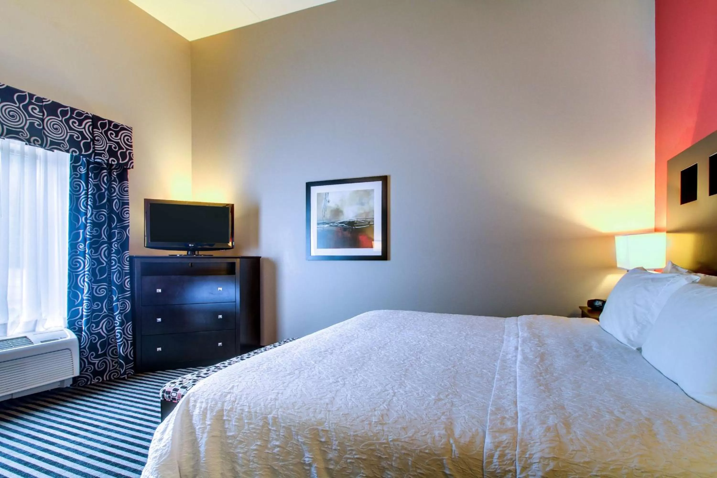 Bed in Hampton Inn Birmingham/Leeds