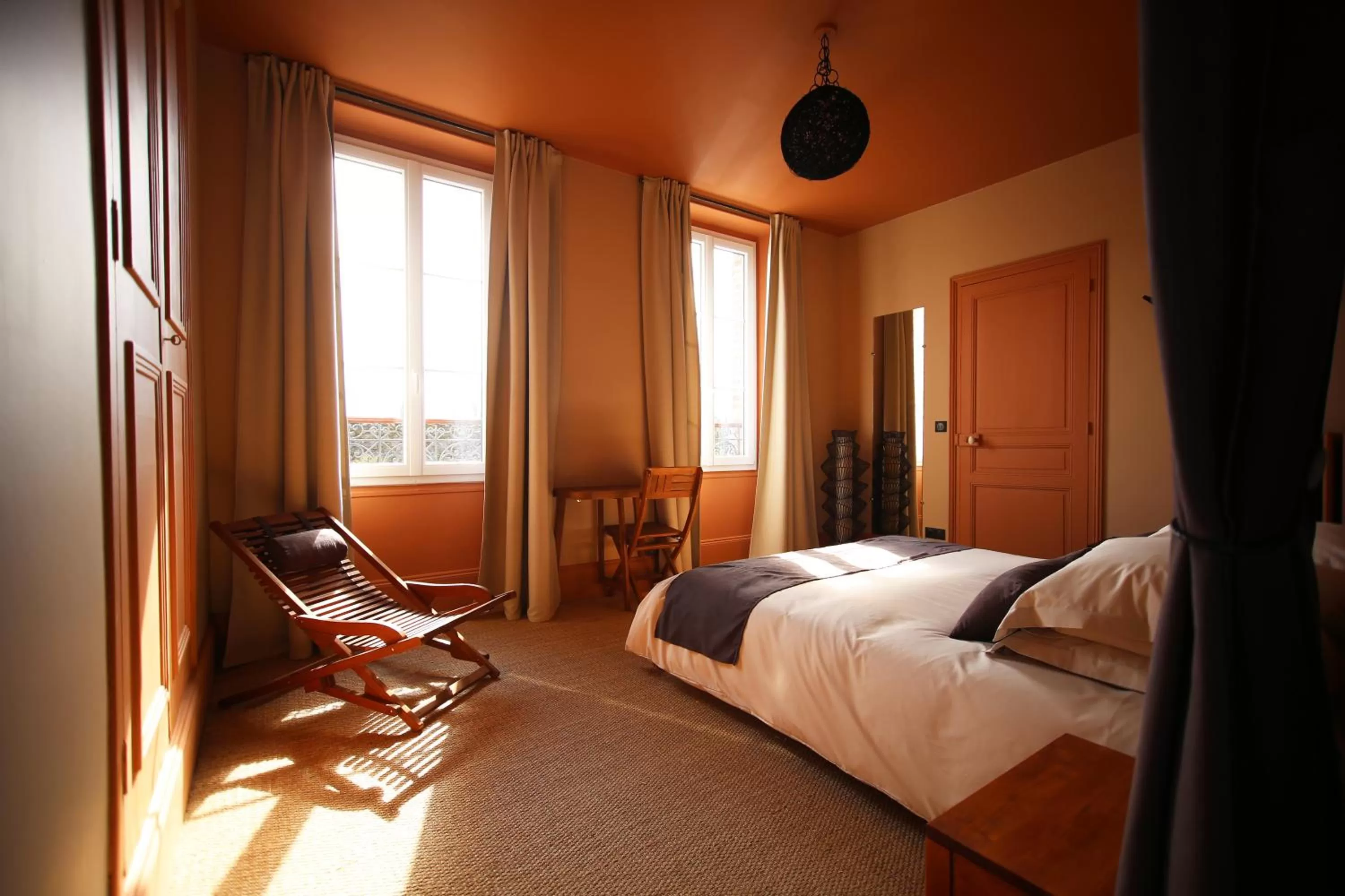 Photo of the whole room, Bed in Les Rêves de Flamboin