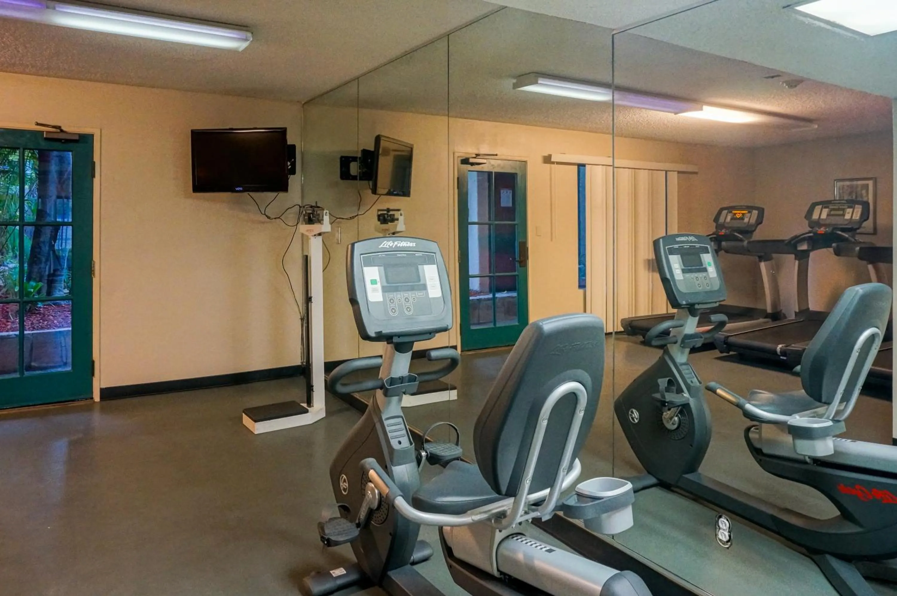 Fitness centre/facilities in Vanllee Hotel