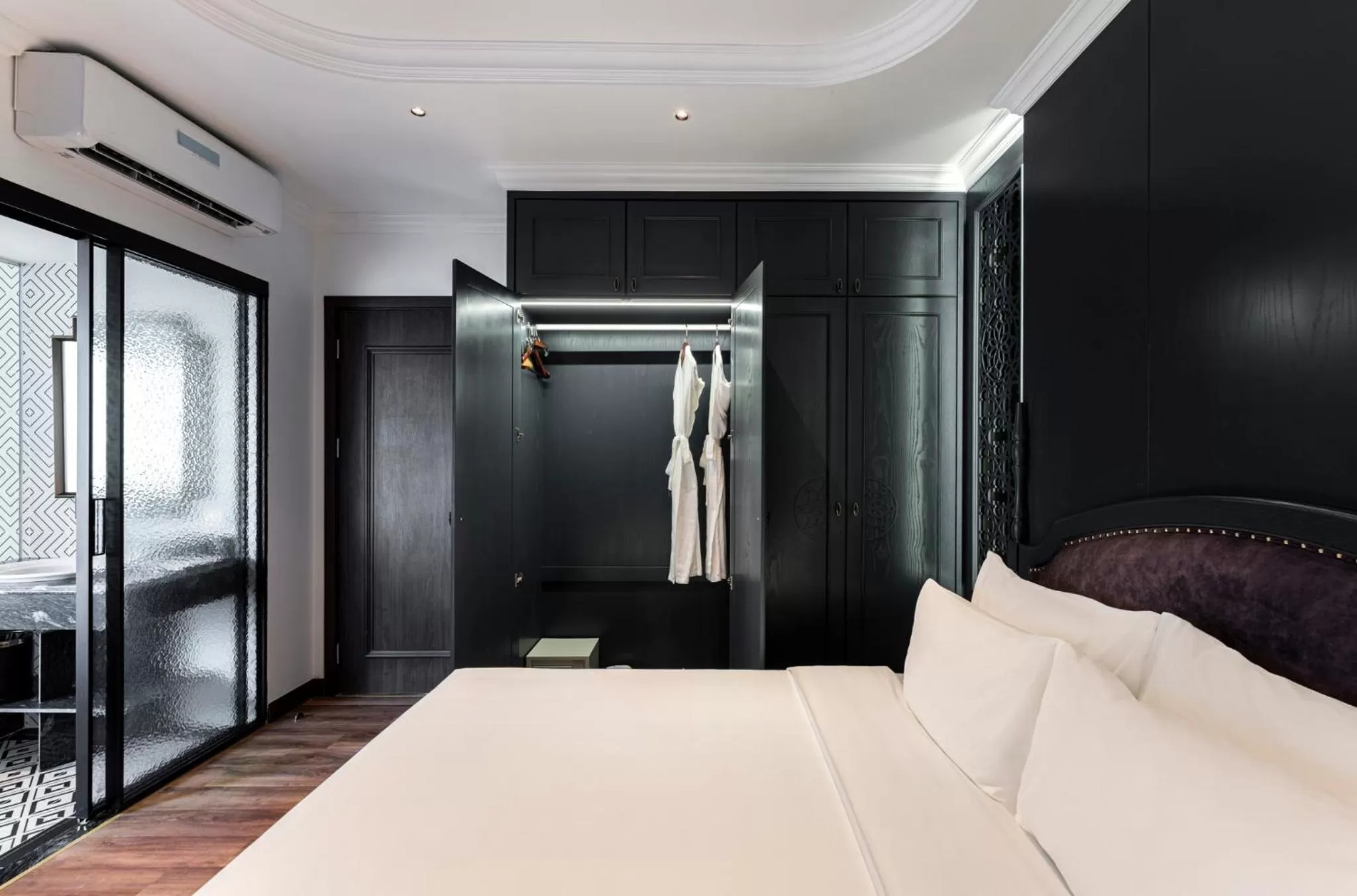 Bedroom, Bed in Paradise Suites Nguyen Khuyen