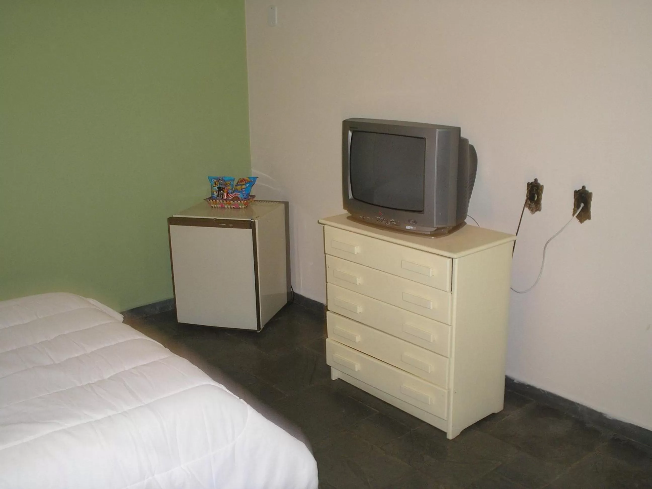 Bedroom, TV/Entertainment Center in Pousada Flor da Serra