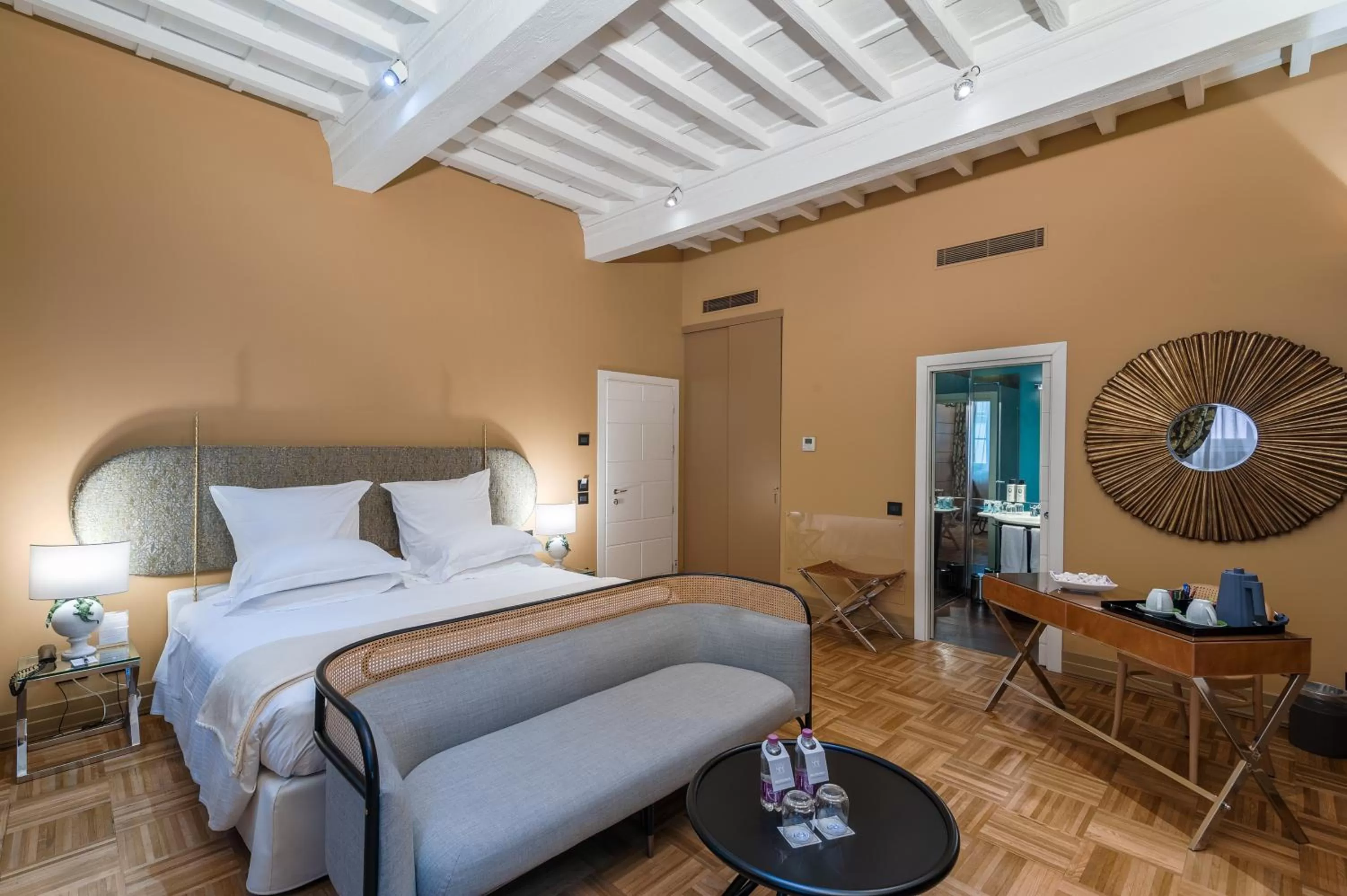 Photo of the whole room, Bed in Hotel Number Nine