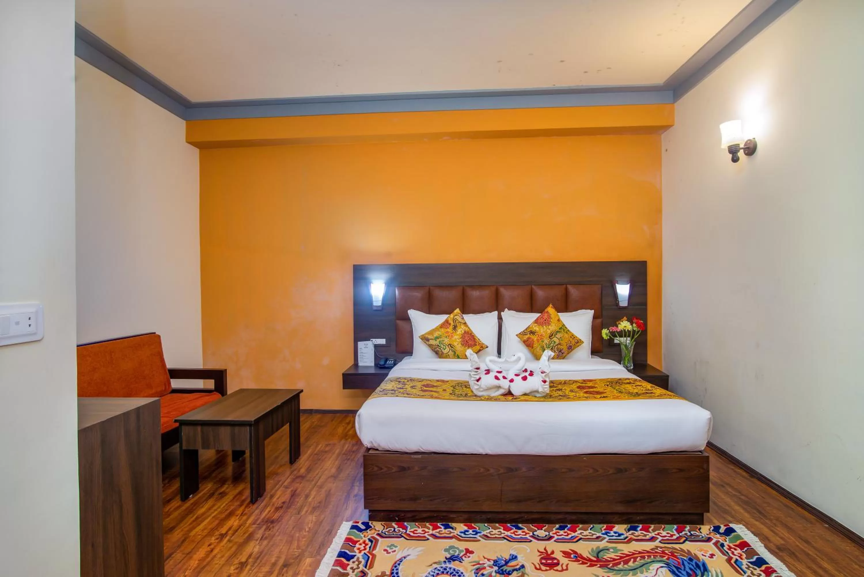 Bed in Muscatel Grand Silkroute - 300 Mts from MG Marg