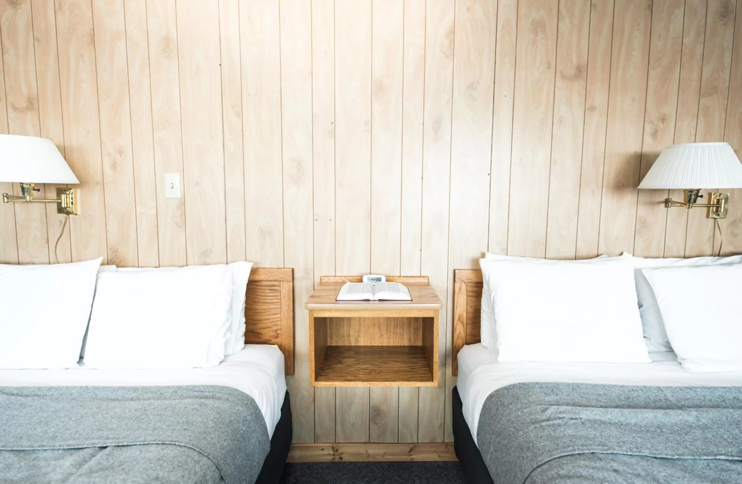 Apartment with Lake View in Seagull Bay Motel